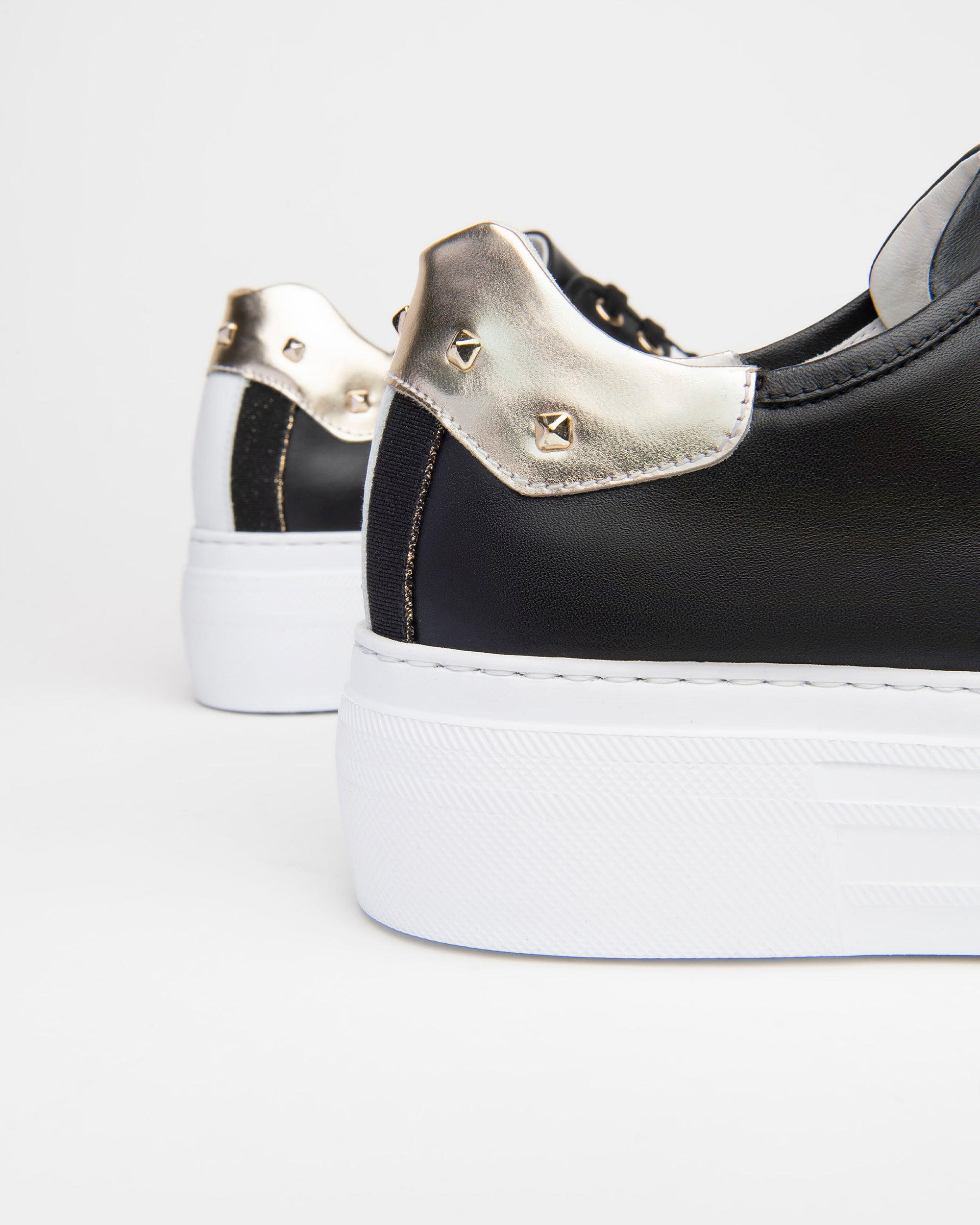 Nero Giardini Sneakers baskets cuir femme platine
