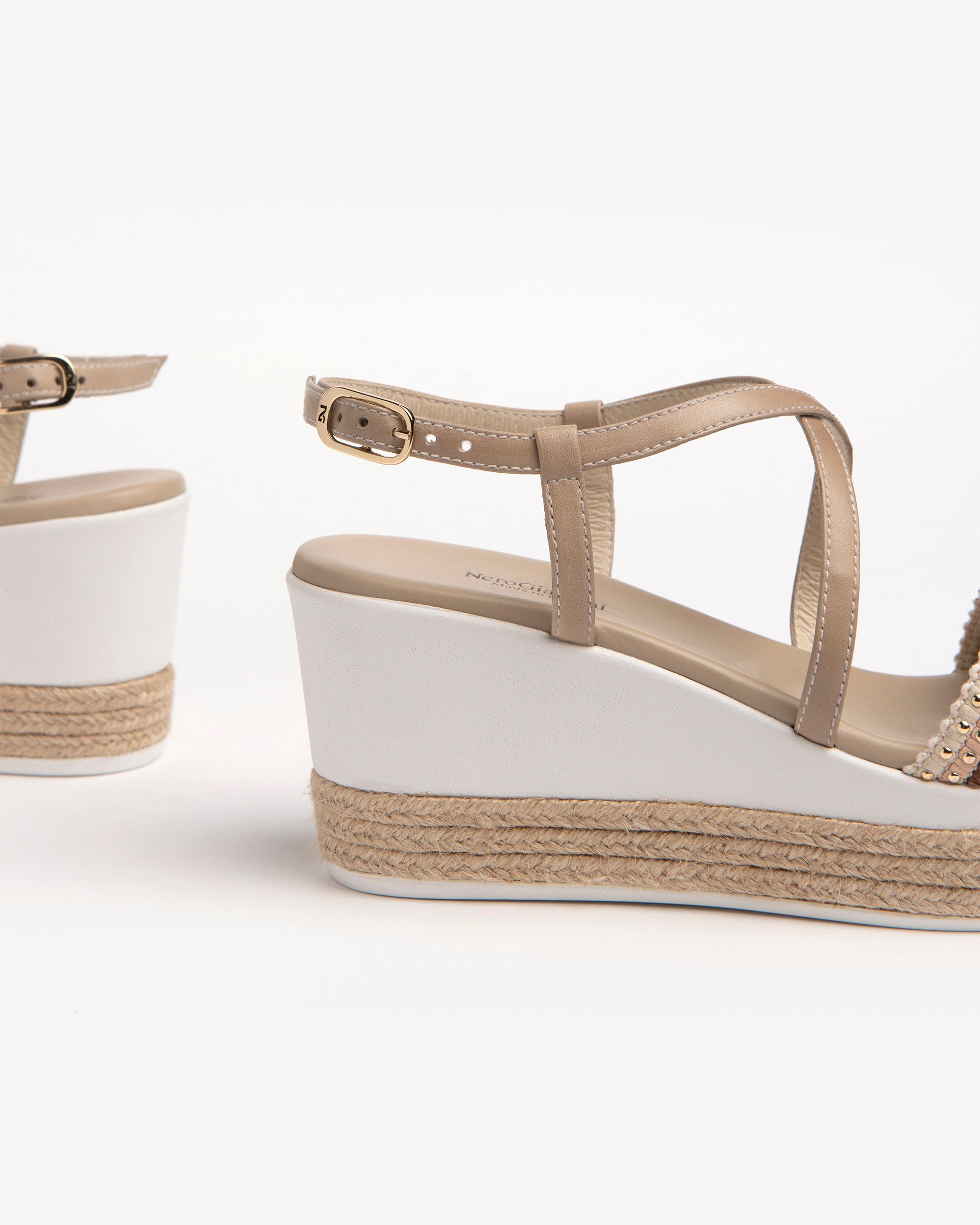 Nero Giardini Sandals cuir compensée cloutée femme