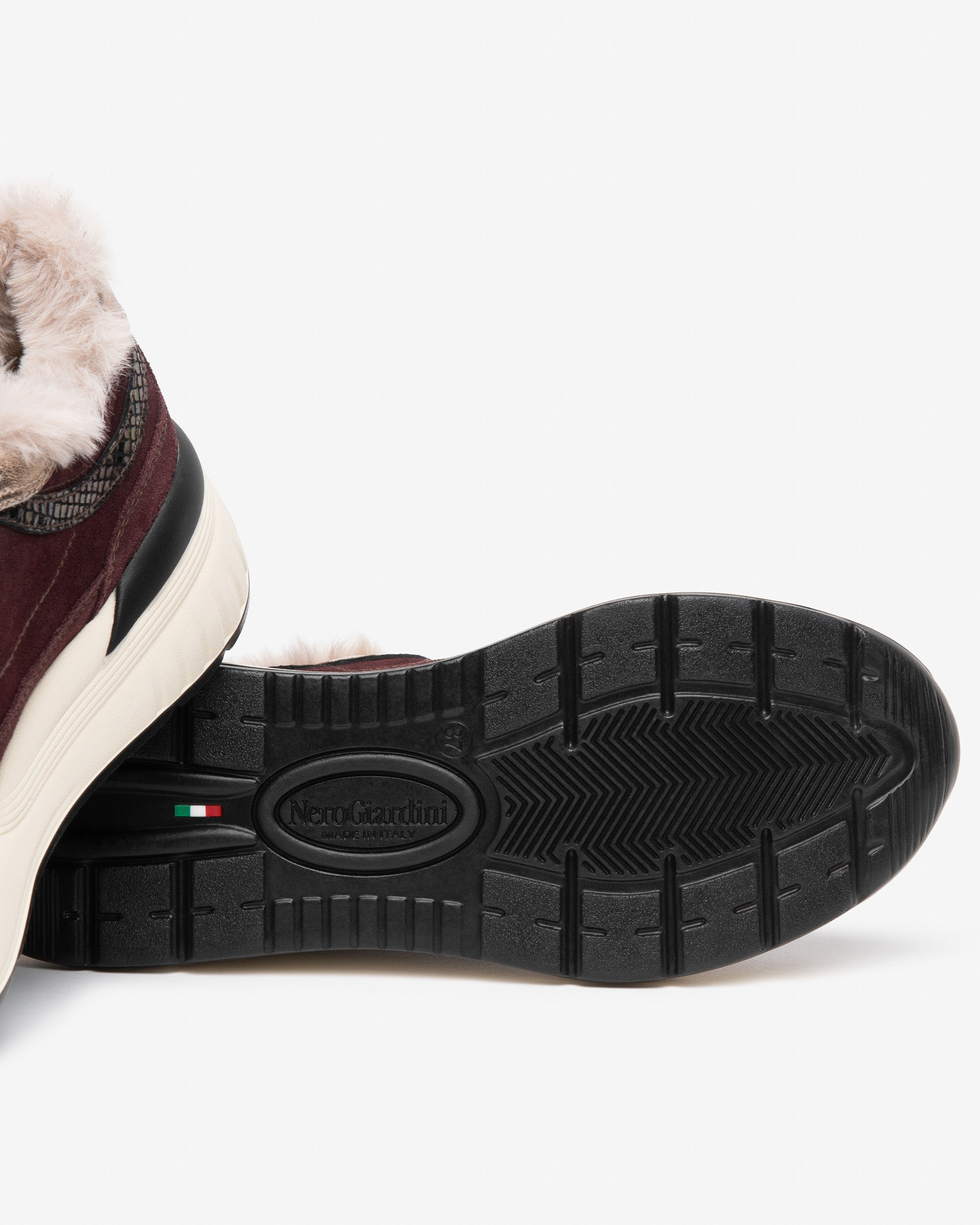 Nero Giardini Sneakers baskets daim femme 38