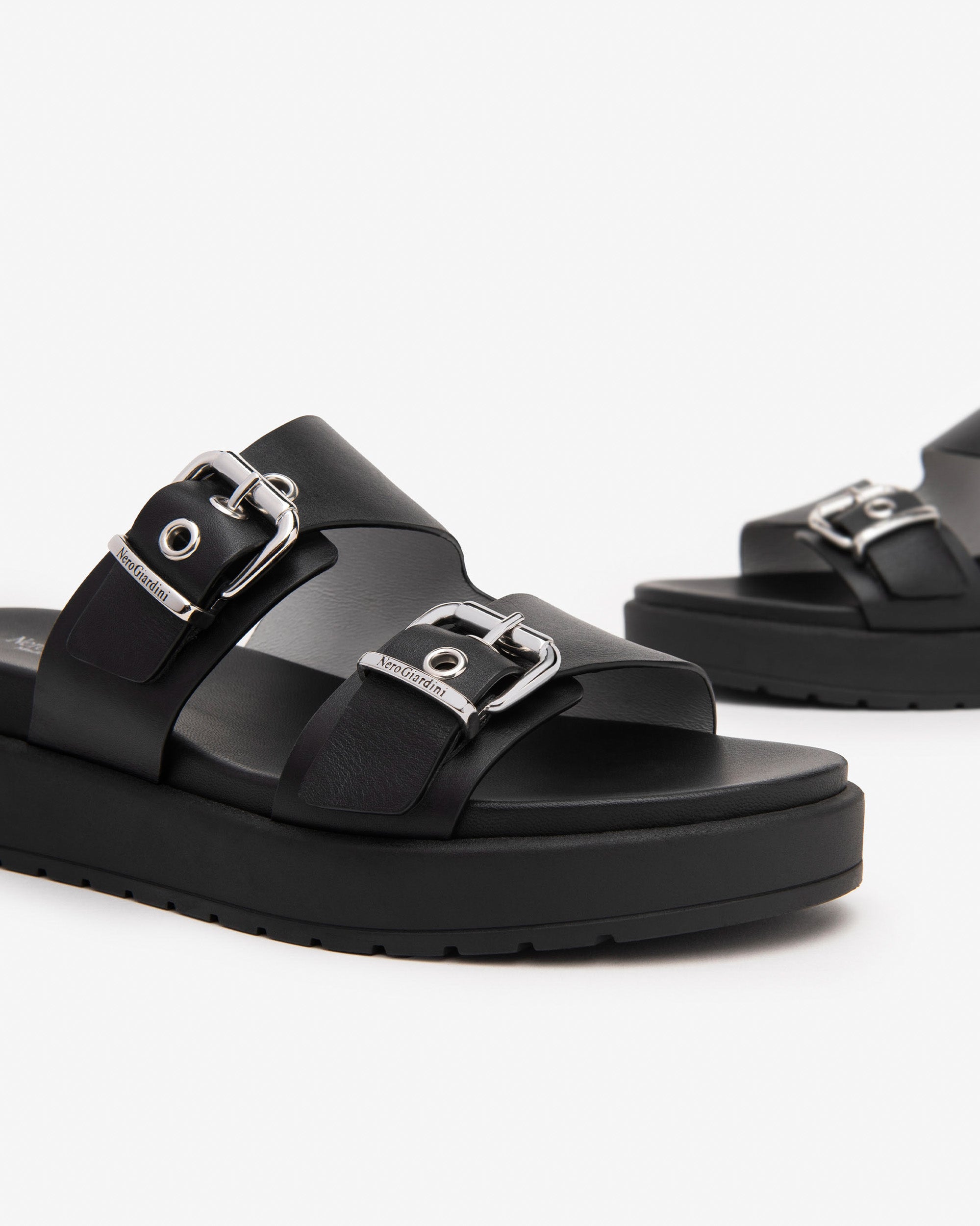 Nero Giardini Slippers mules cuir femme pointure 38