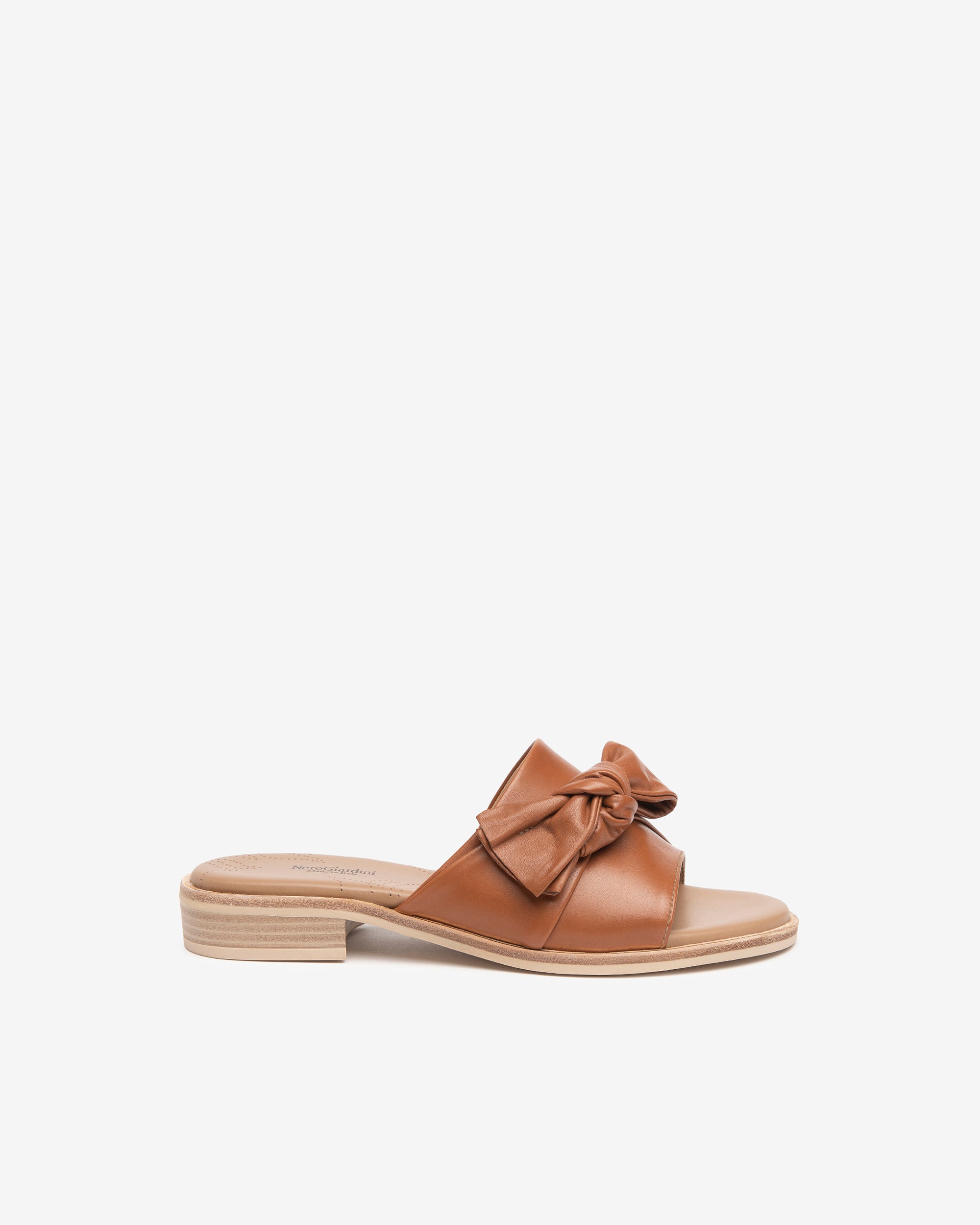 Nero Giardini Slippers mules femme cuir nœud talon 2,5
