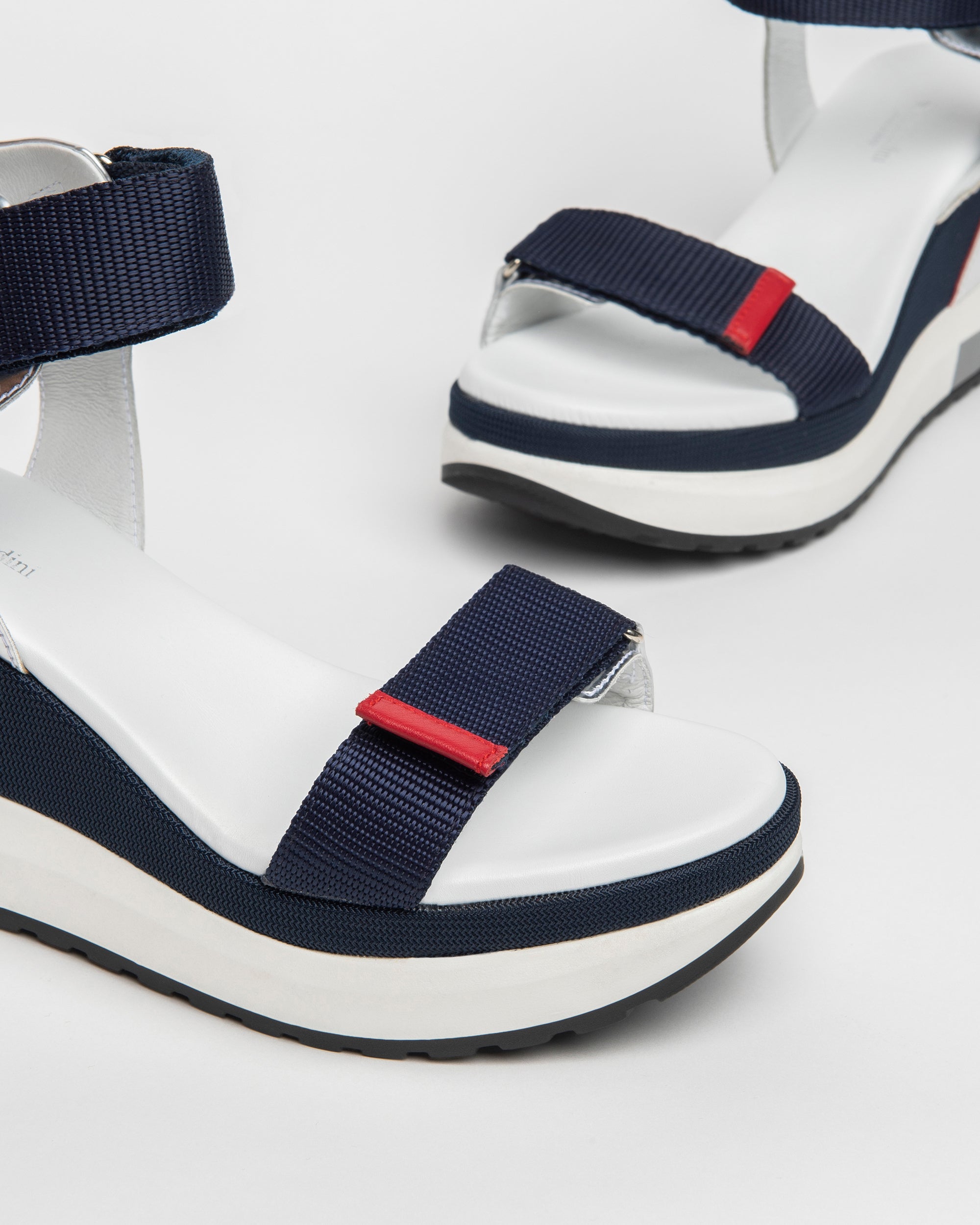 Nero Giardini Sandals sandales cuir compensées 8 cm