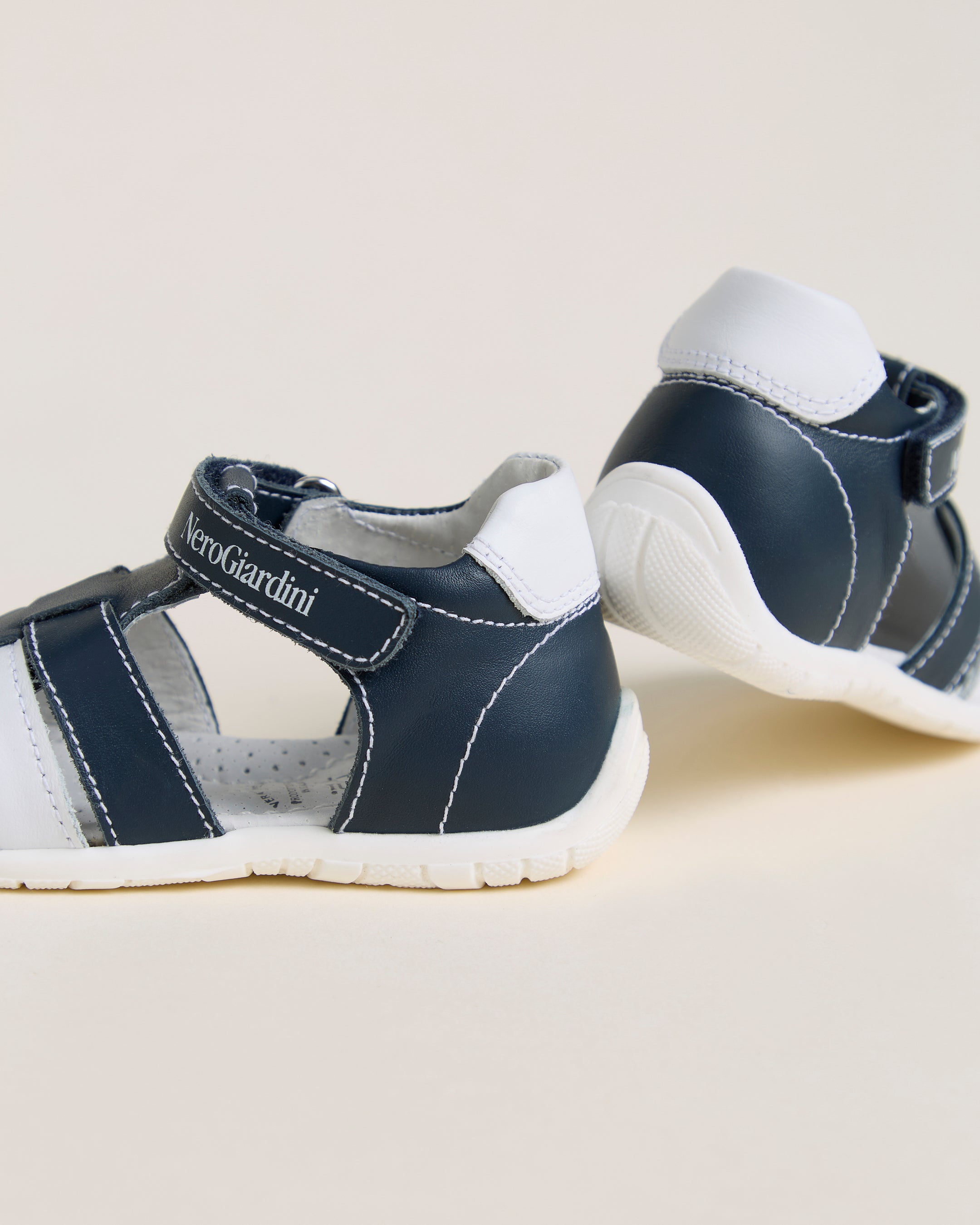 Nero Giardini Sandals sandales cuir garçon été