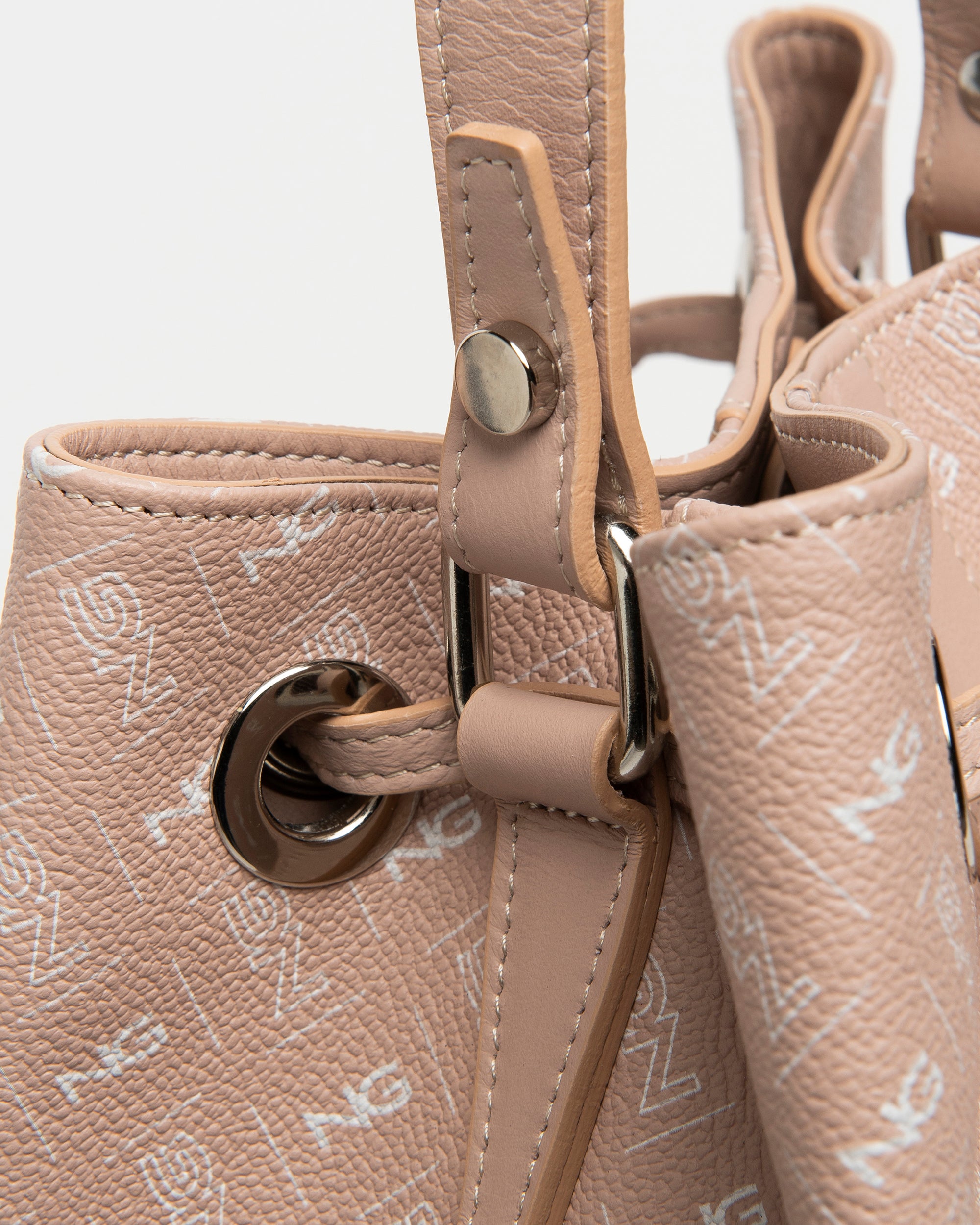 Nero Giardini Bags sac seau cuir femme monogramme cordon
