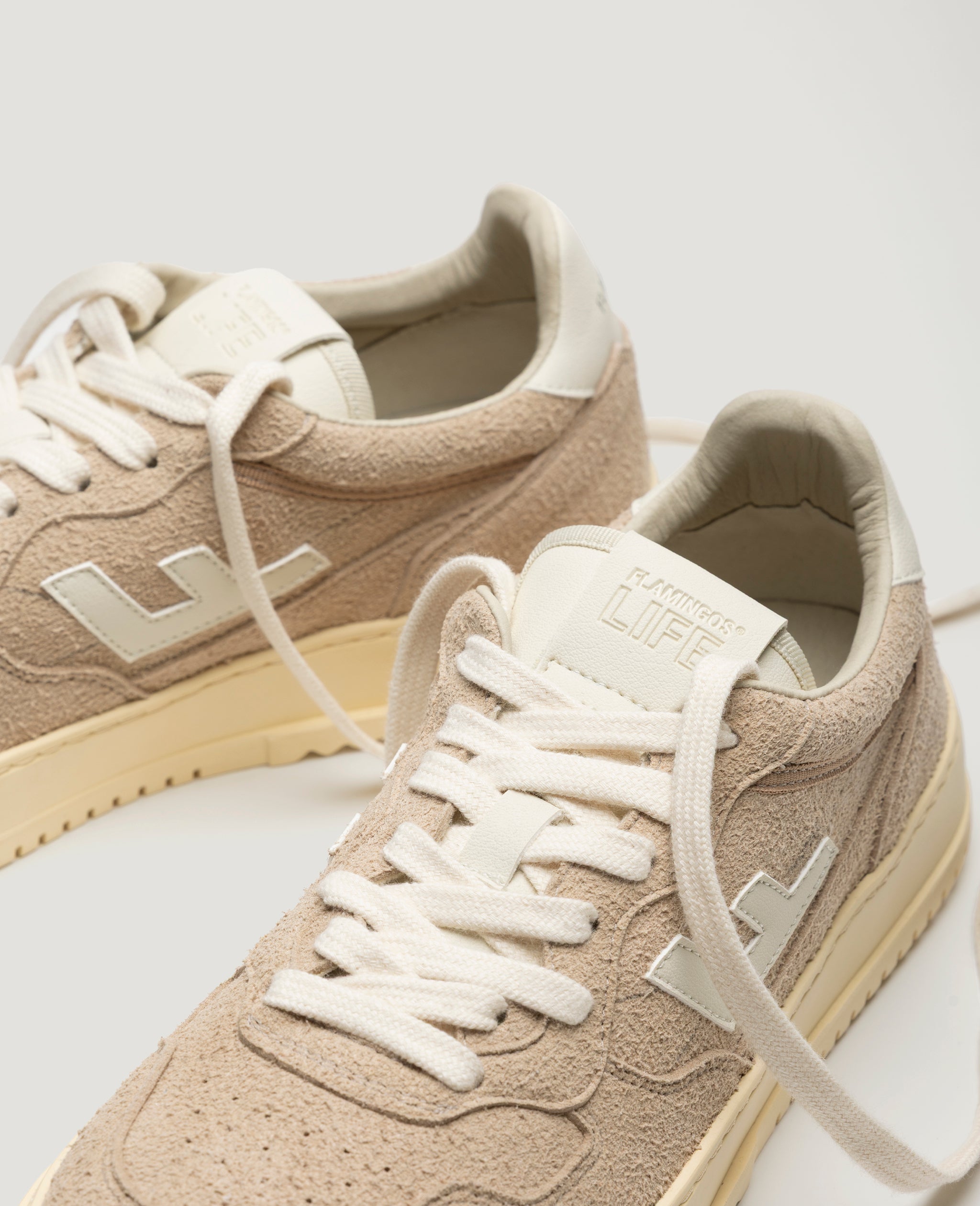 Flamingos Life Ventura Hairy Suede baskets dune vegan