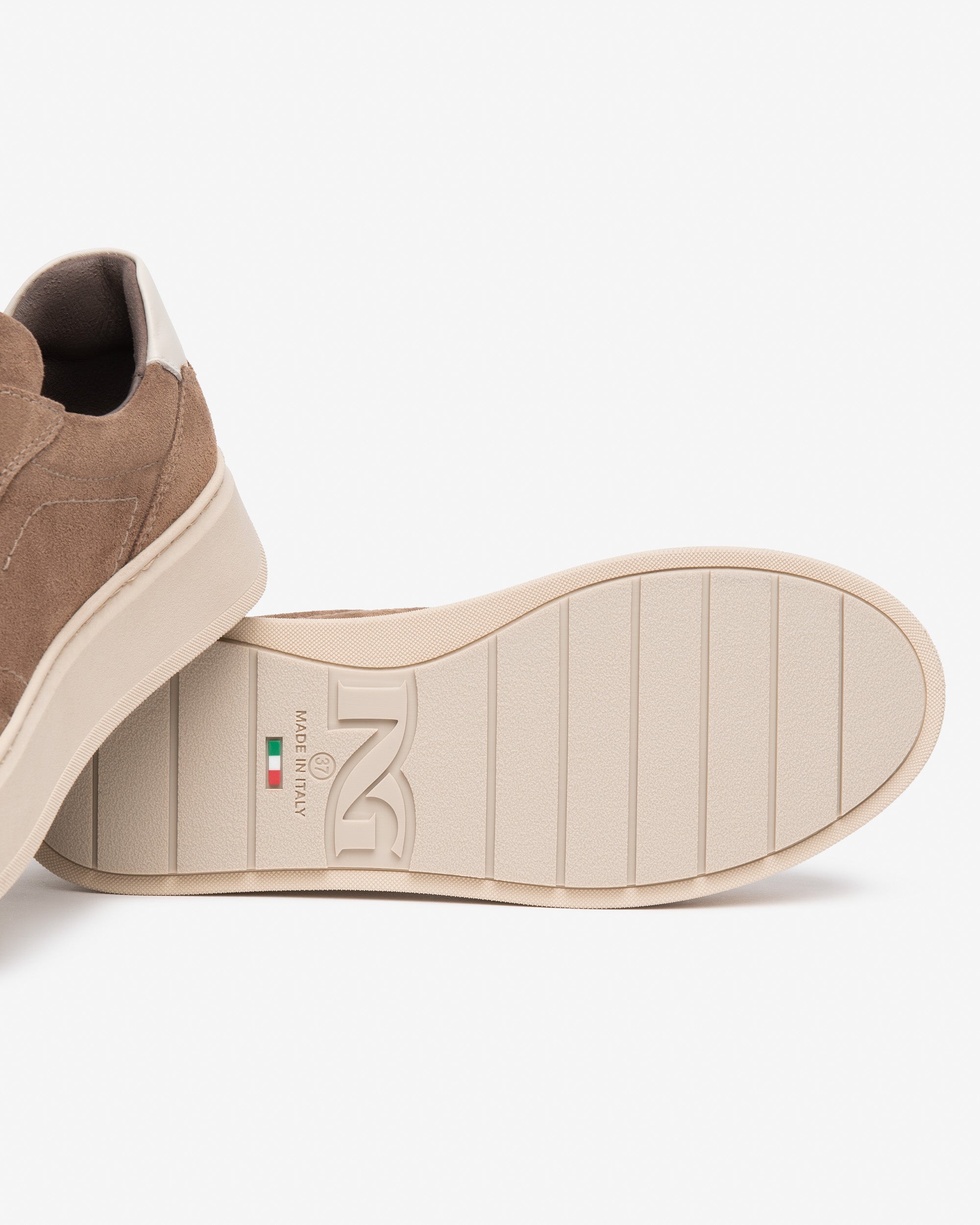 Nero Giardini Sneakers baskets daim plateforme femme