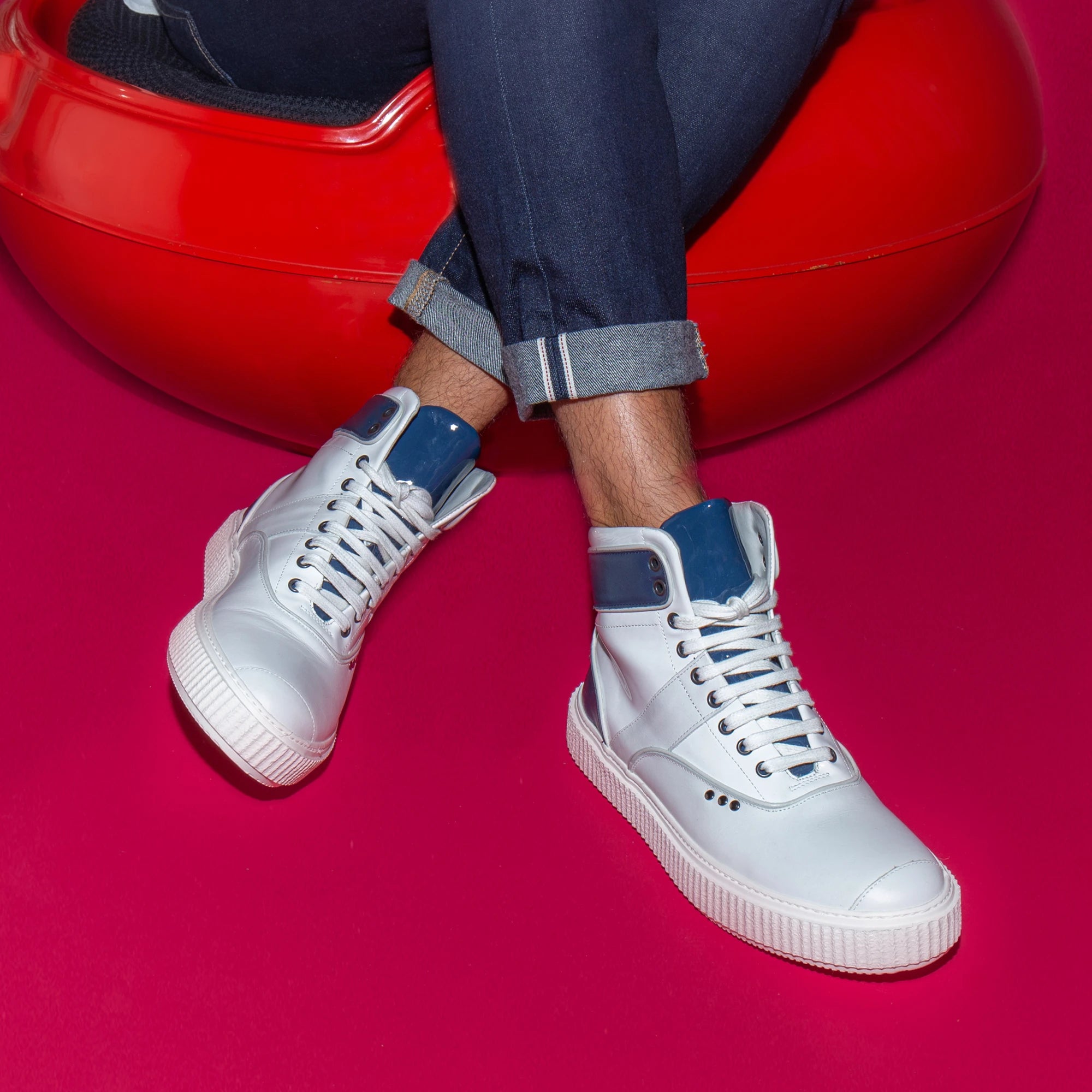 Me.Land Heaker basket montante cuir blanc et bleu