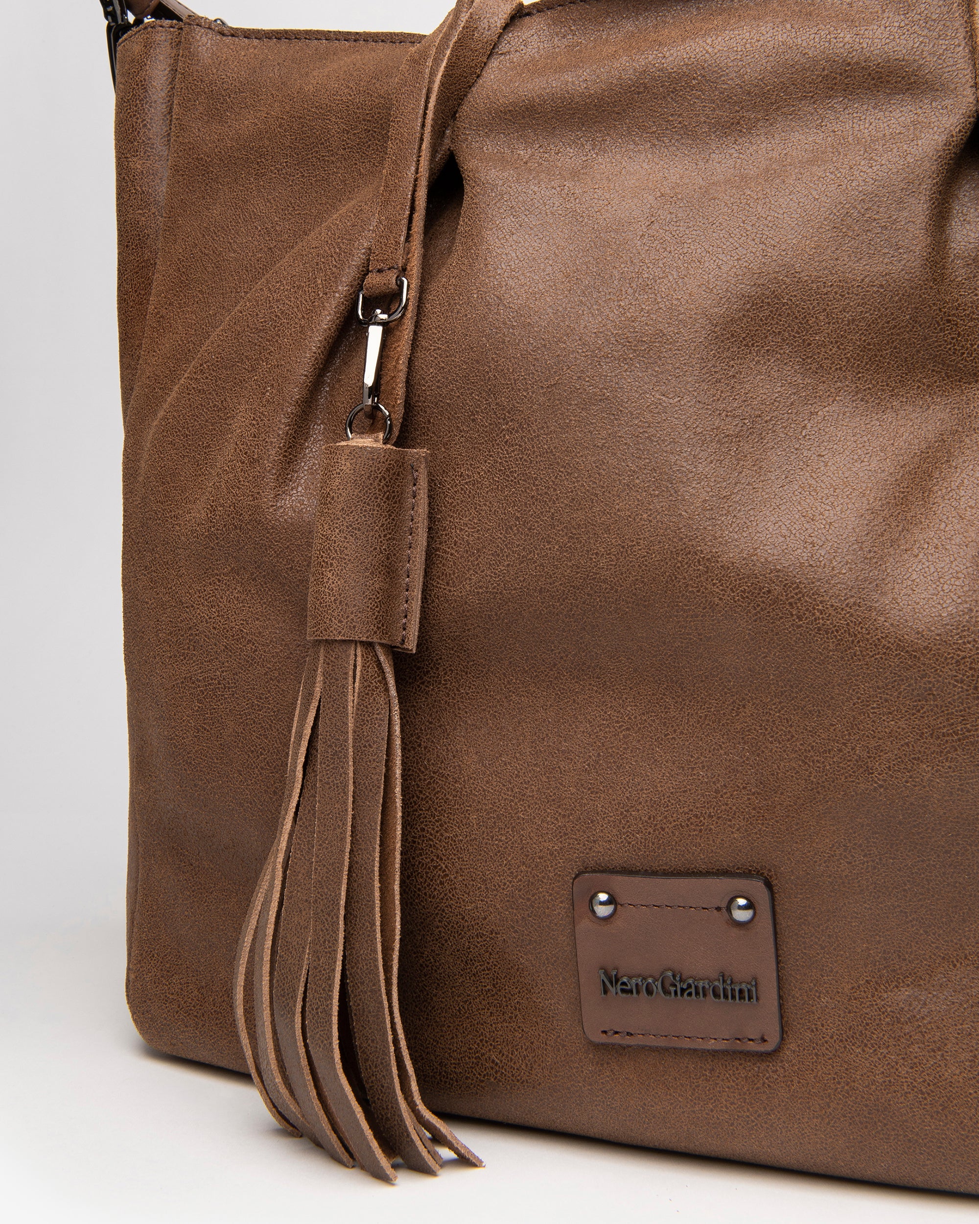 Nero Giardini Shopping cabas cuir femme pompon