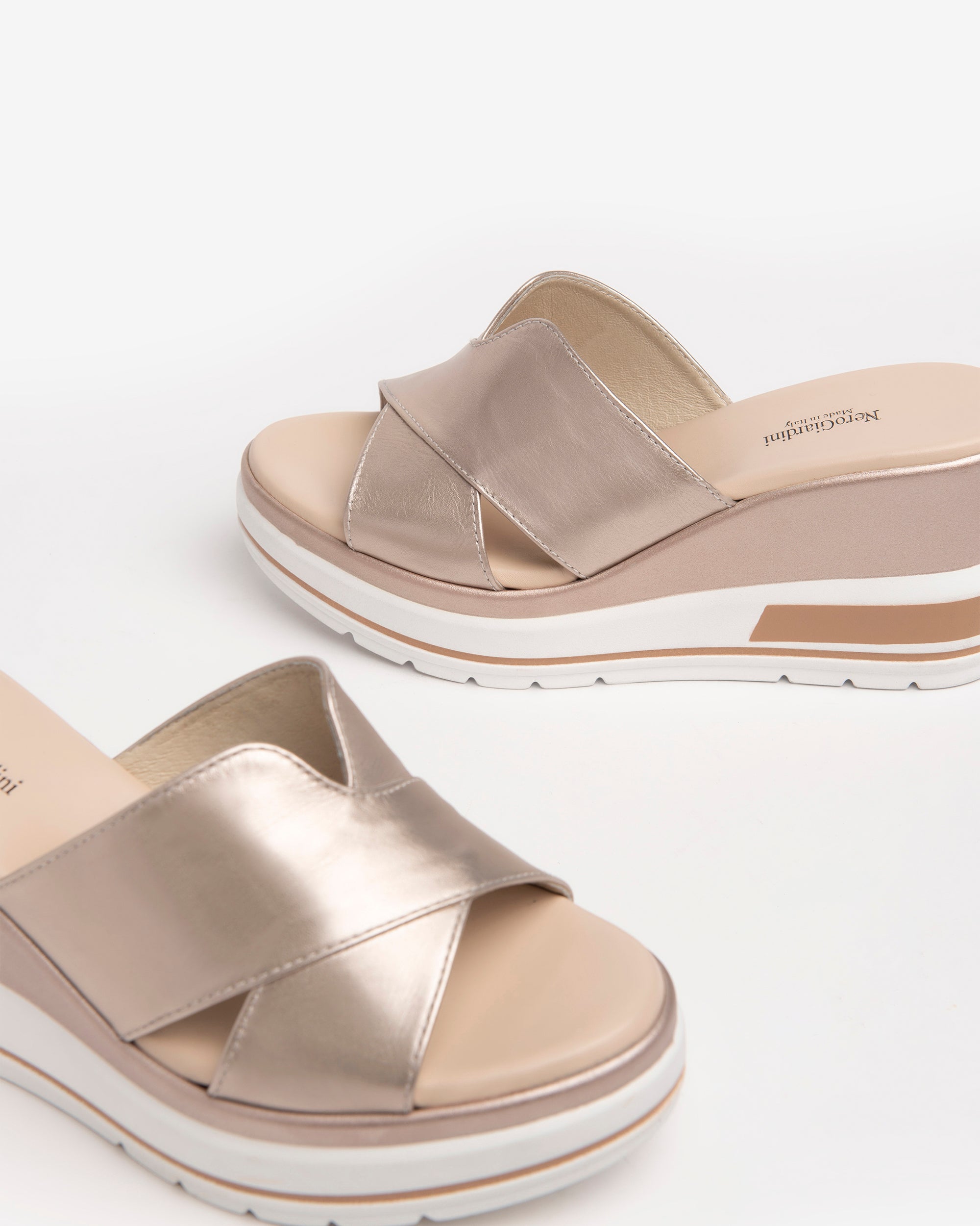 Nero Giardini Slippers mules cuir femme compensées