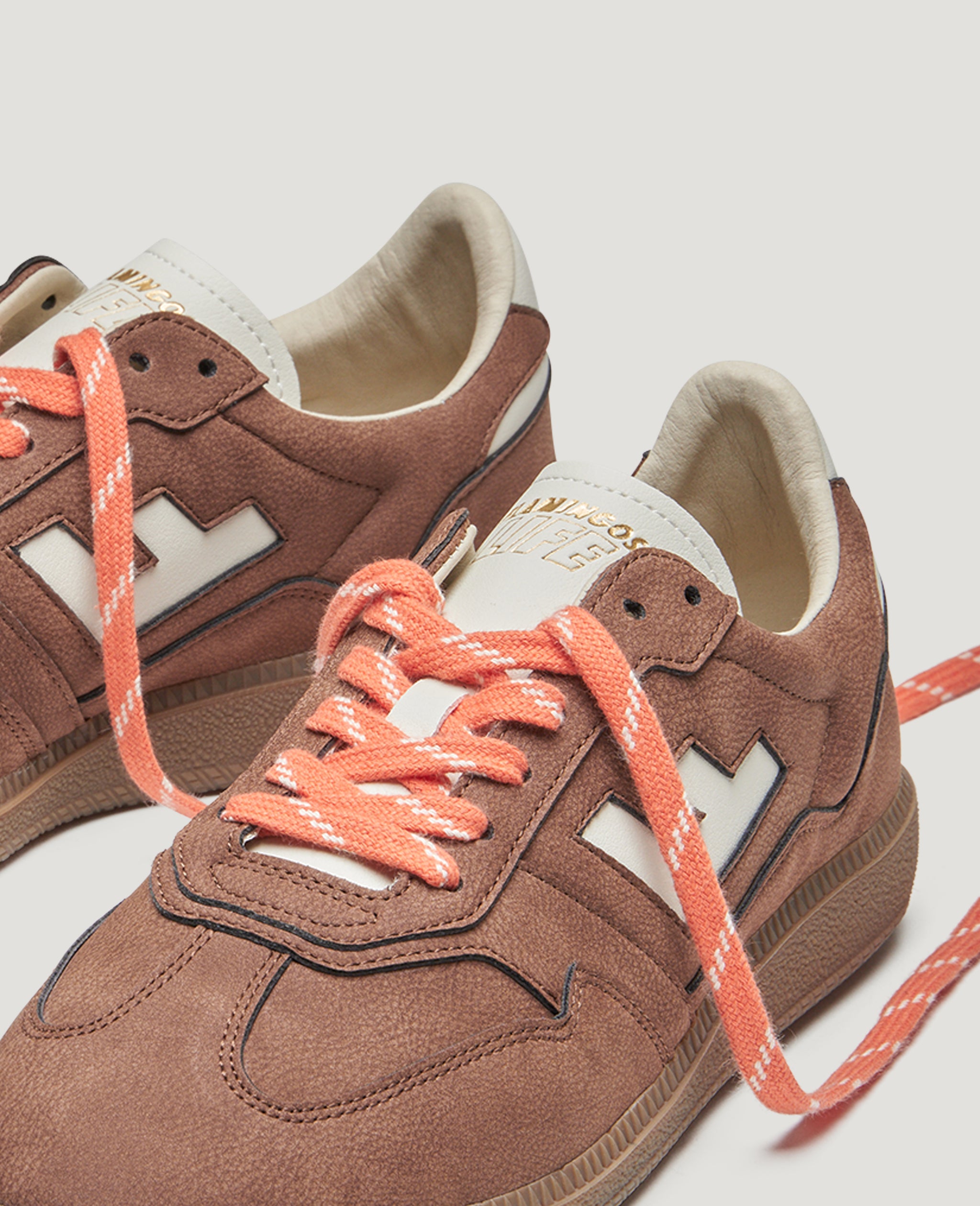 Flamingos Life Burela Slim Nobuck baskets cacao vegan