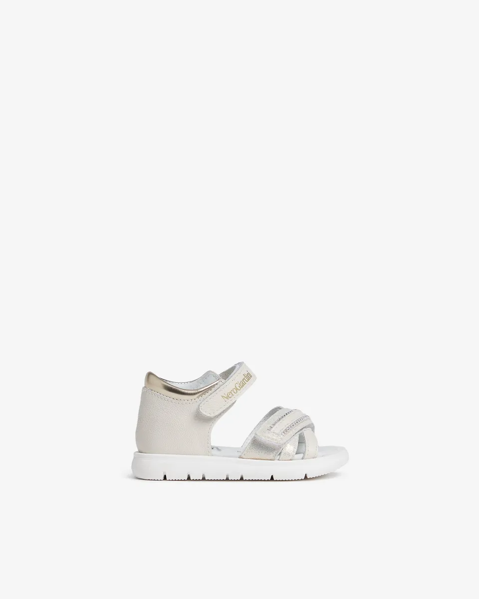 Nero Giardini Sandals sandales cuir fille semelle légère
