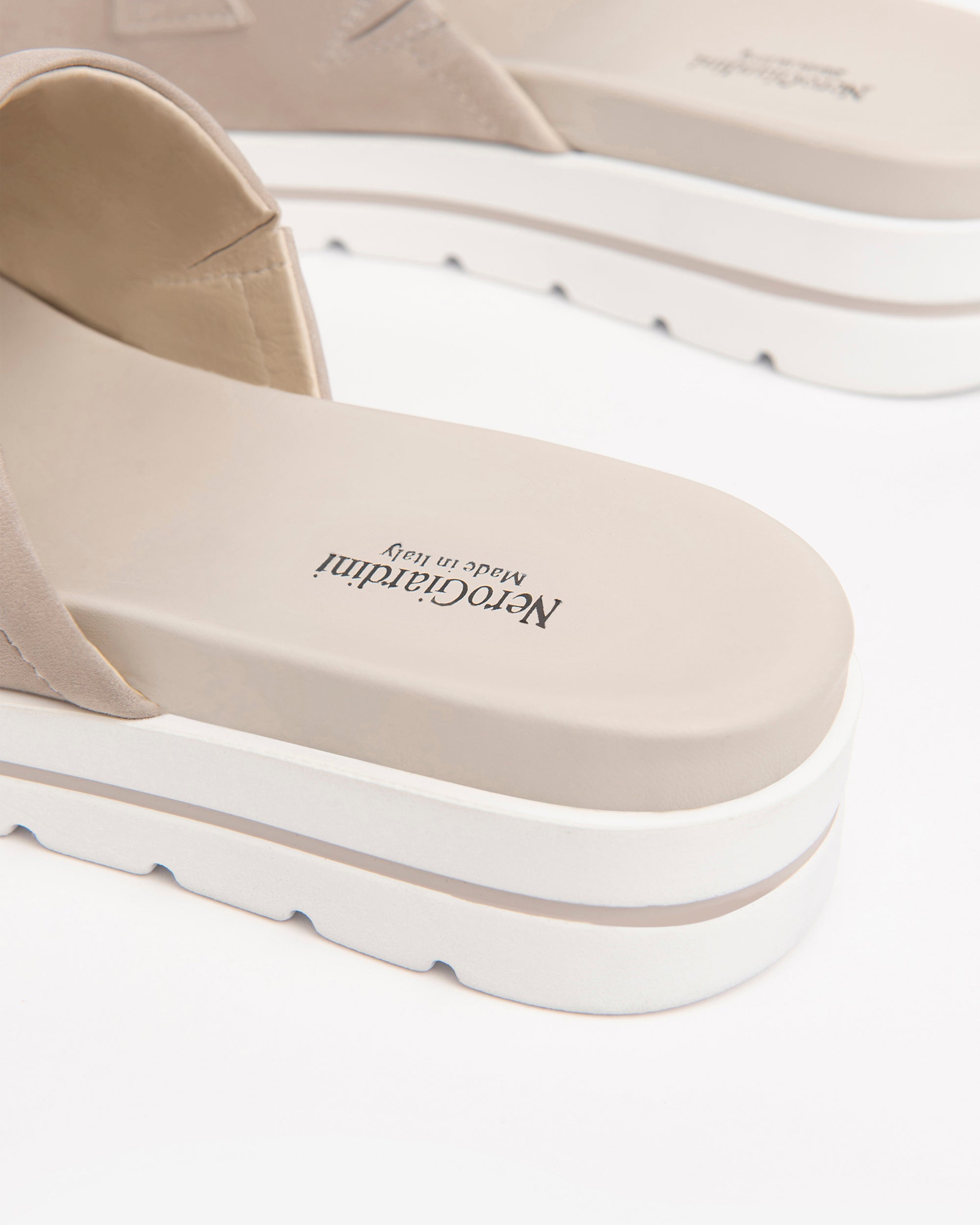 Nero Giardini Slippers mules cuir femme chaîne