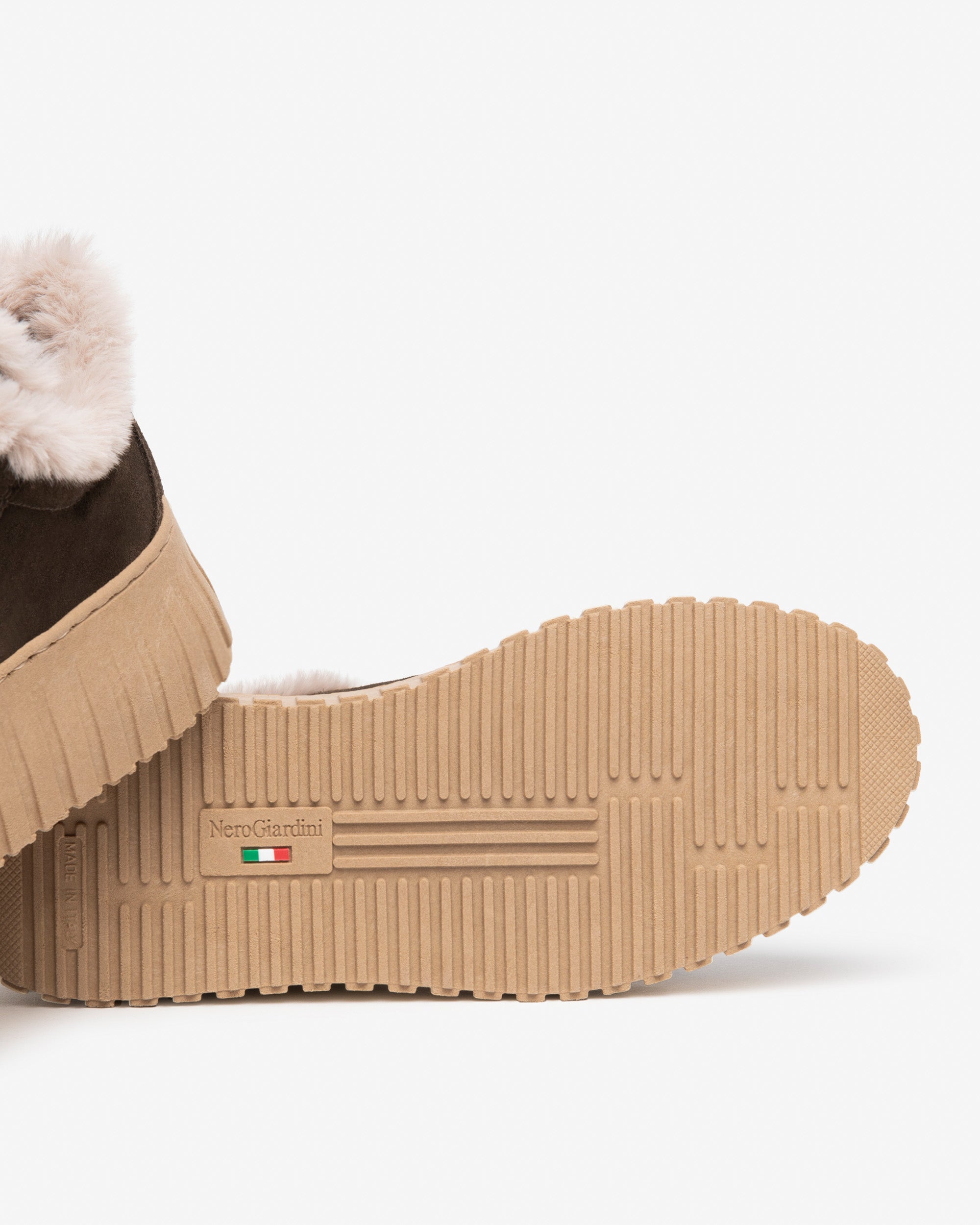Nero Giardini Sneakers baskets daim femme plateforme
