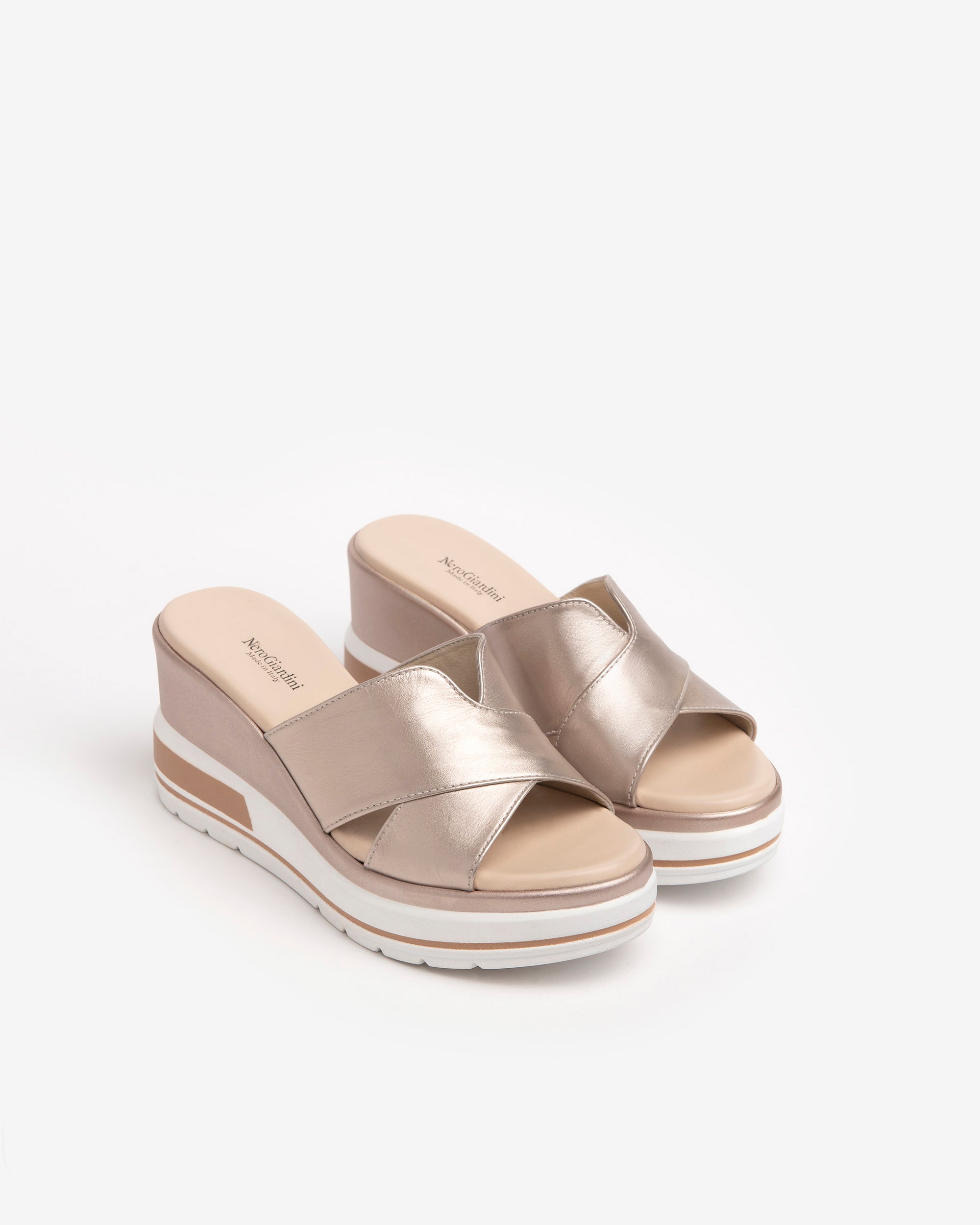Nero Giardini Slippers mules cuir femme compensées