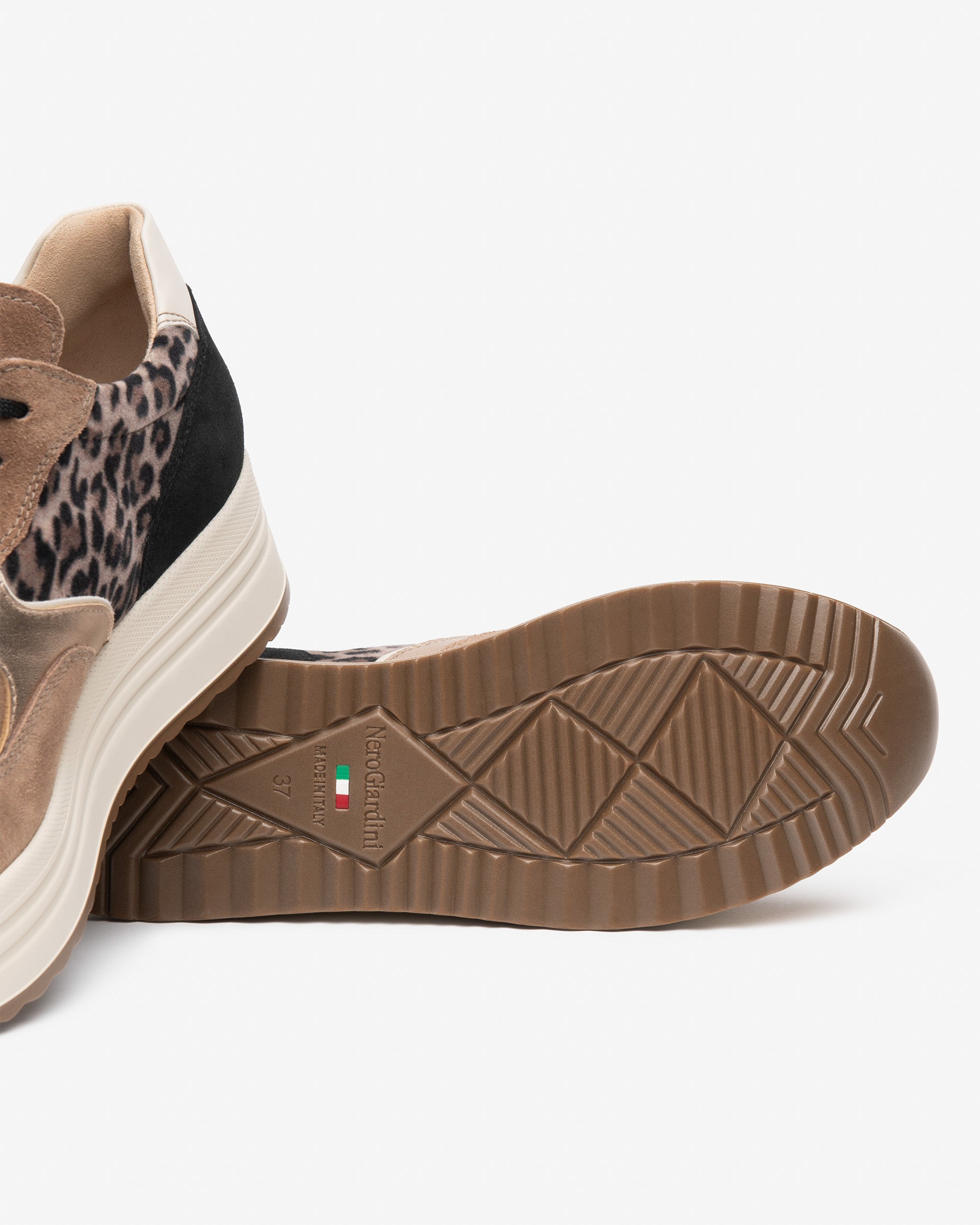 Nero Giardini Sneakers baskets femme daim compensées