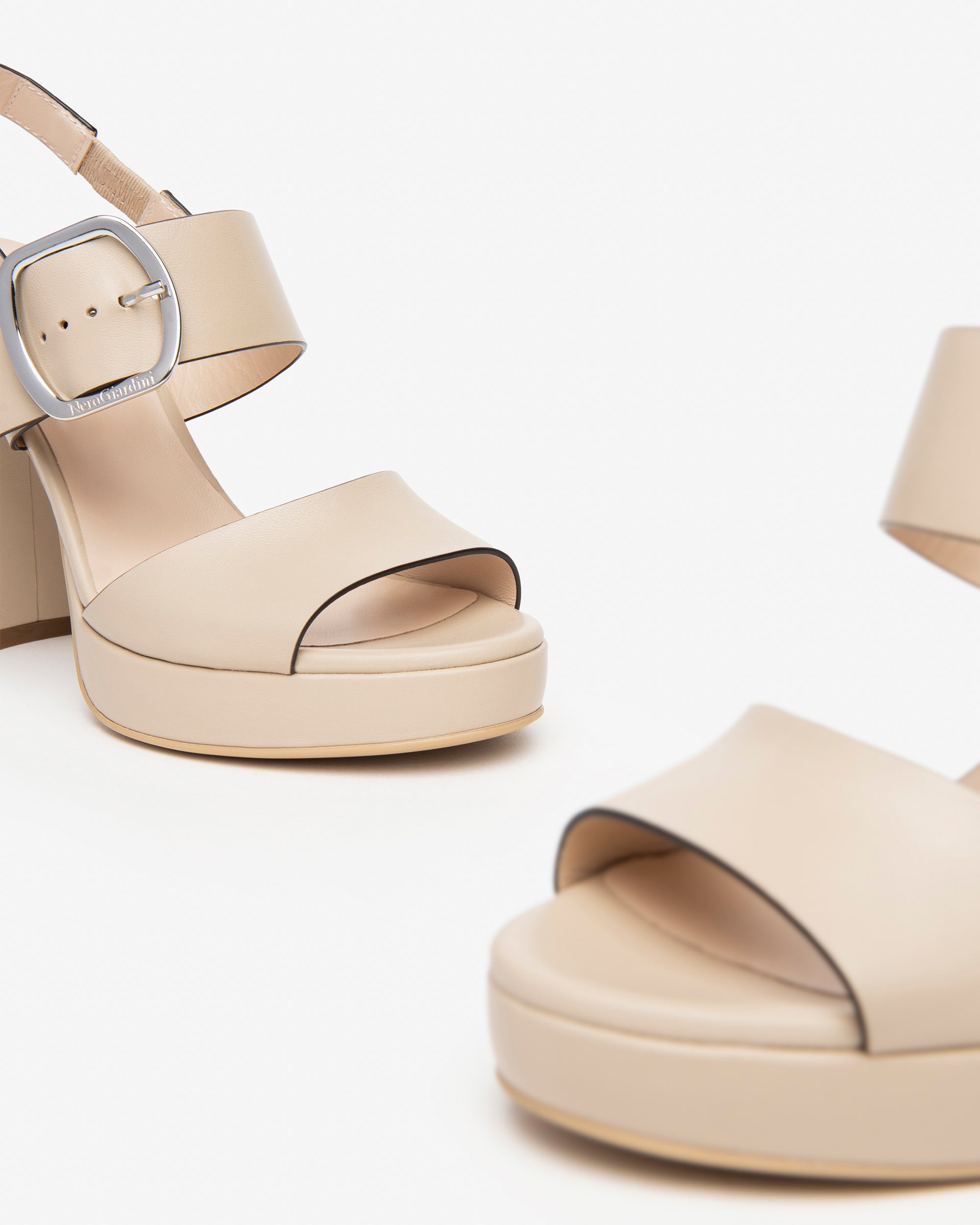 Nero Giardini Sandals sandales femme cuir pointure 39