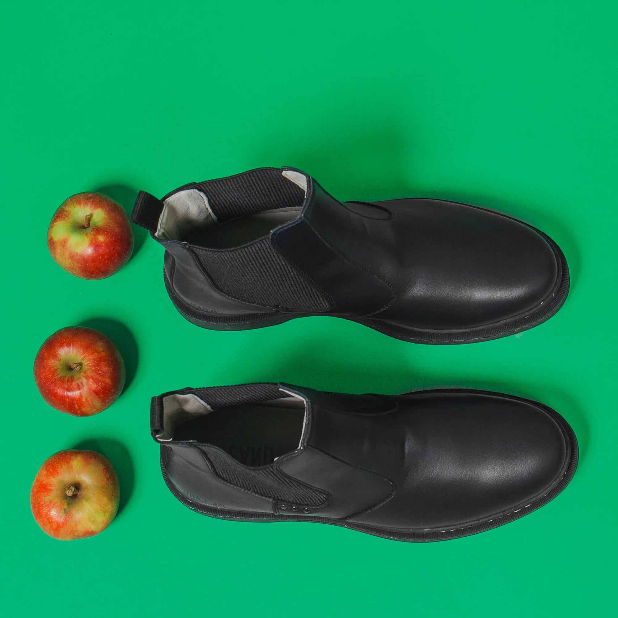 Me.Land Lander chelsea boots vegan noires cuir de pomme