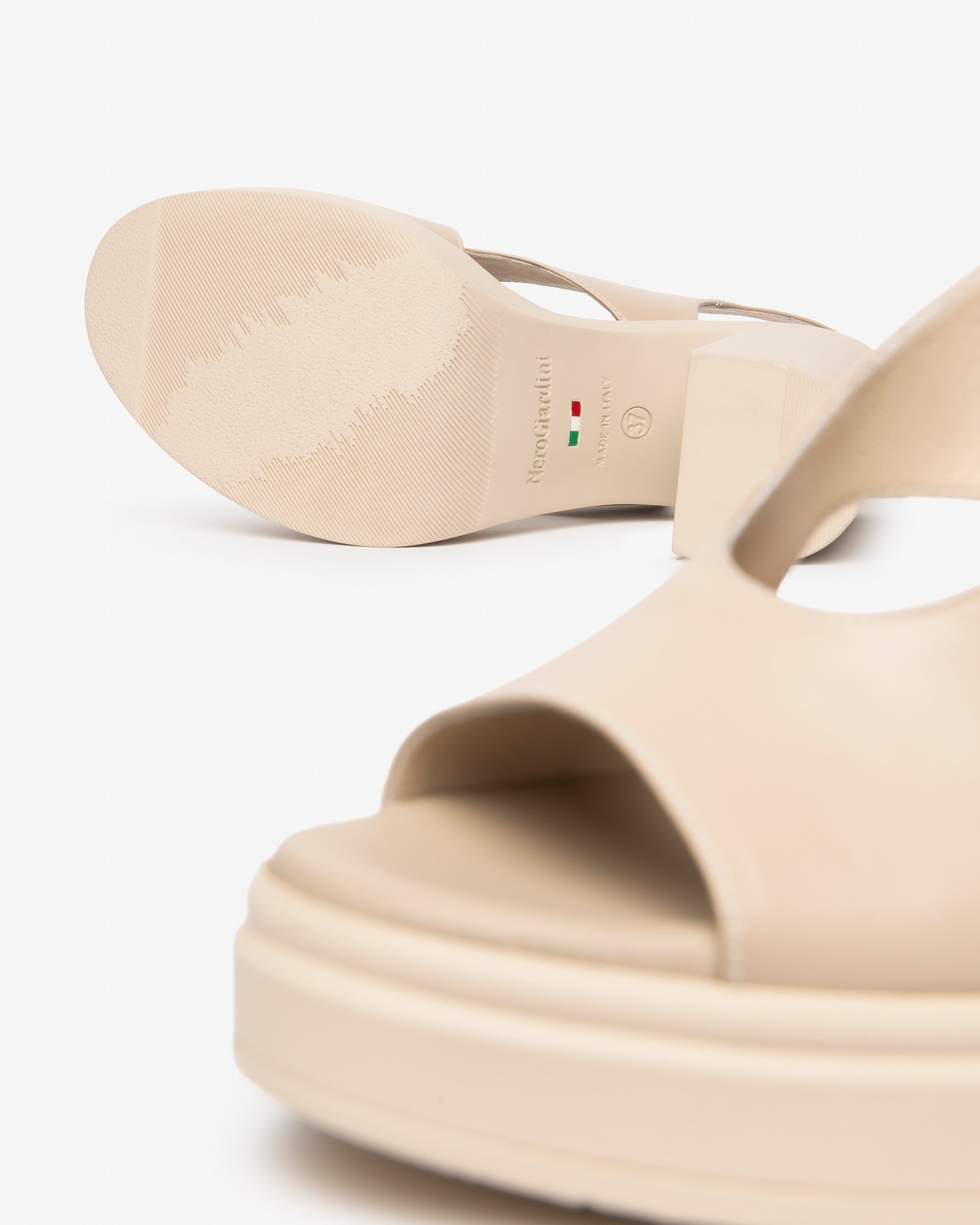 Nero Giardini Sandals sandales cuir femme confort