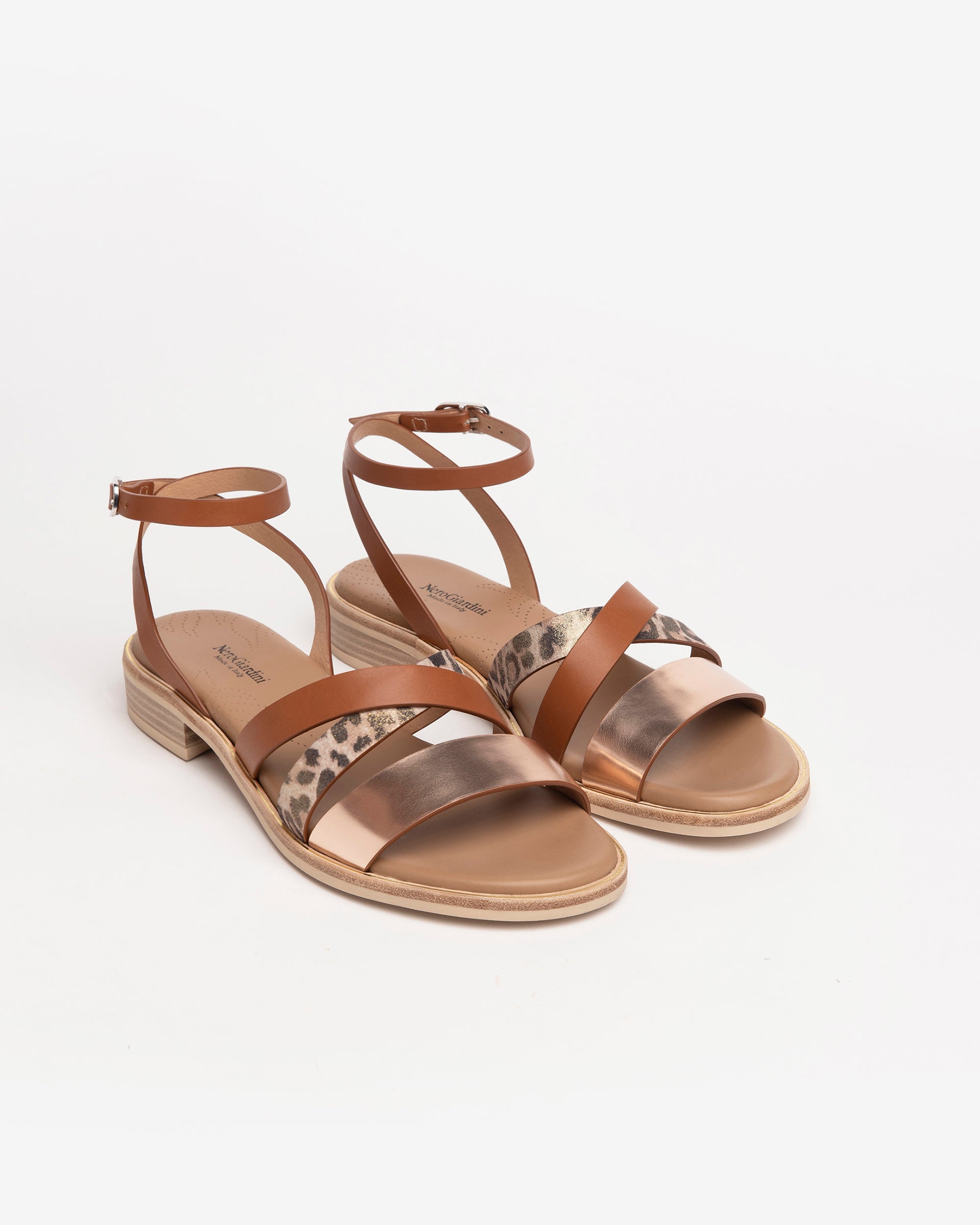 Nero Giardini Sandals sandales cuir femme croisées