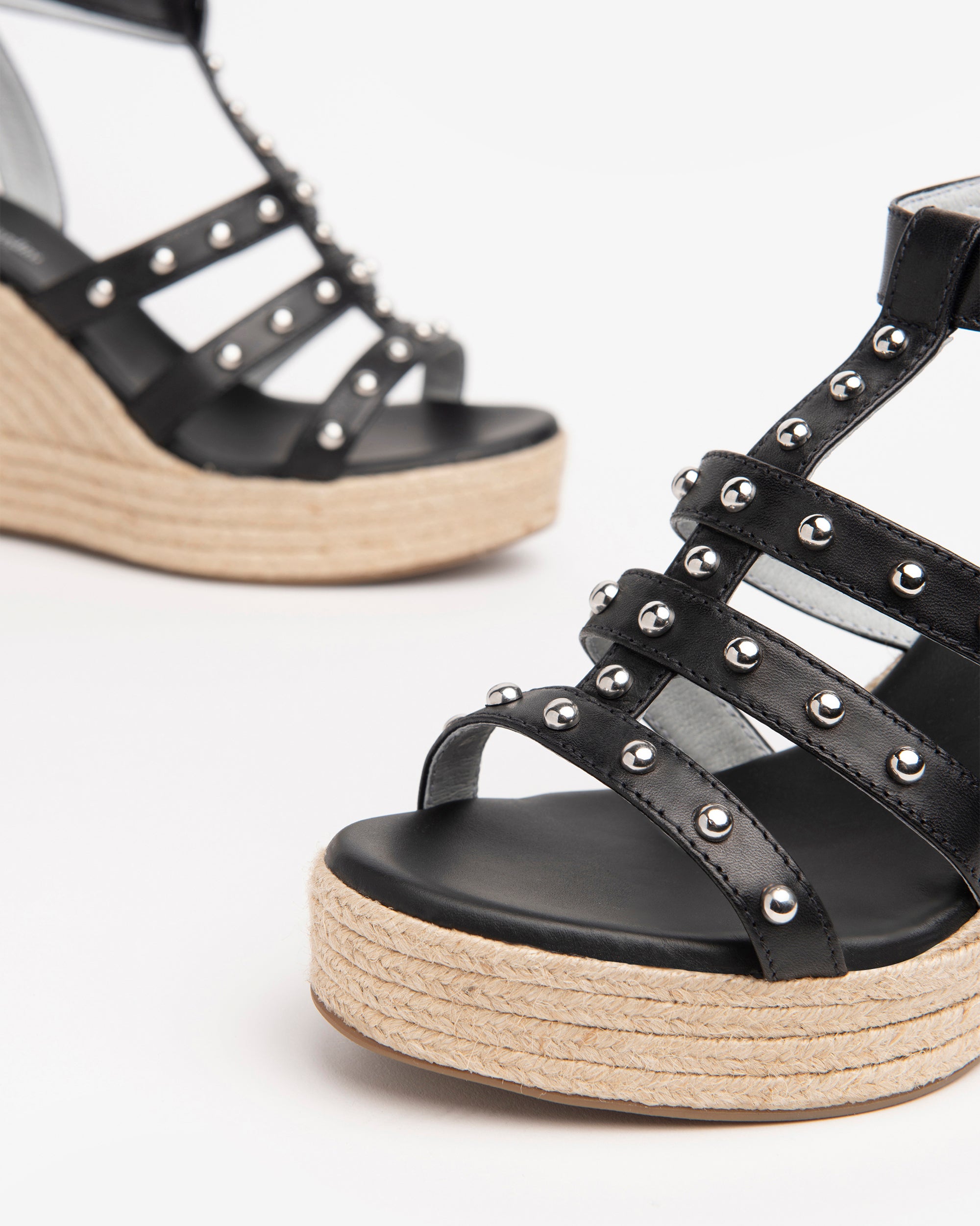 Nero Giardini Sandals sandales cuir femme compensées clous