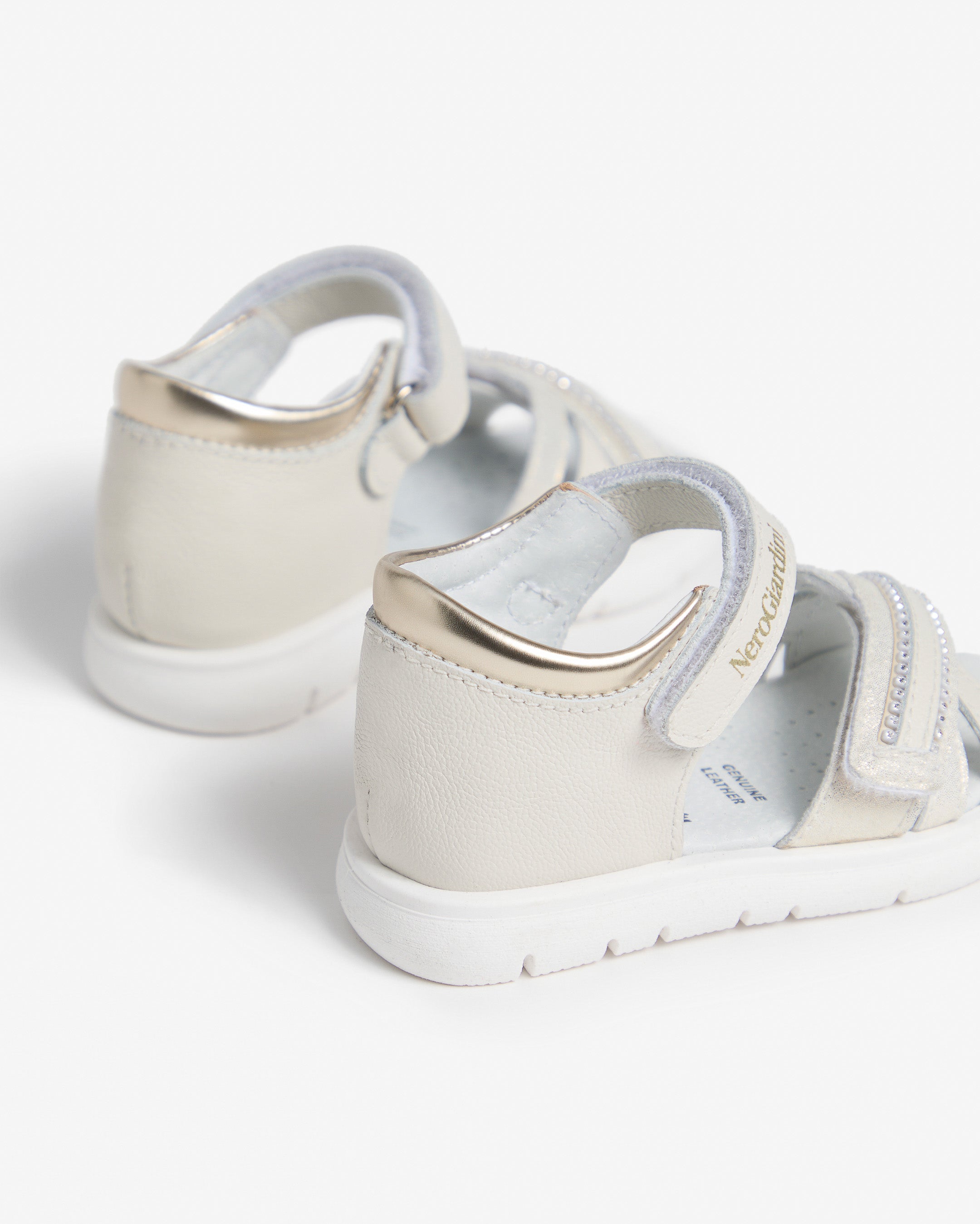 Nero Giardini Sandals sandales cuir fille semelle légère
