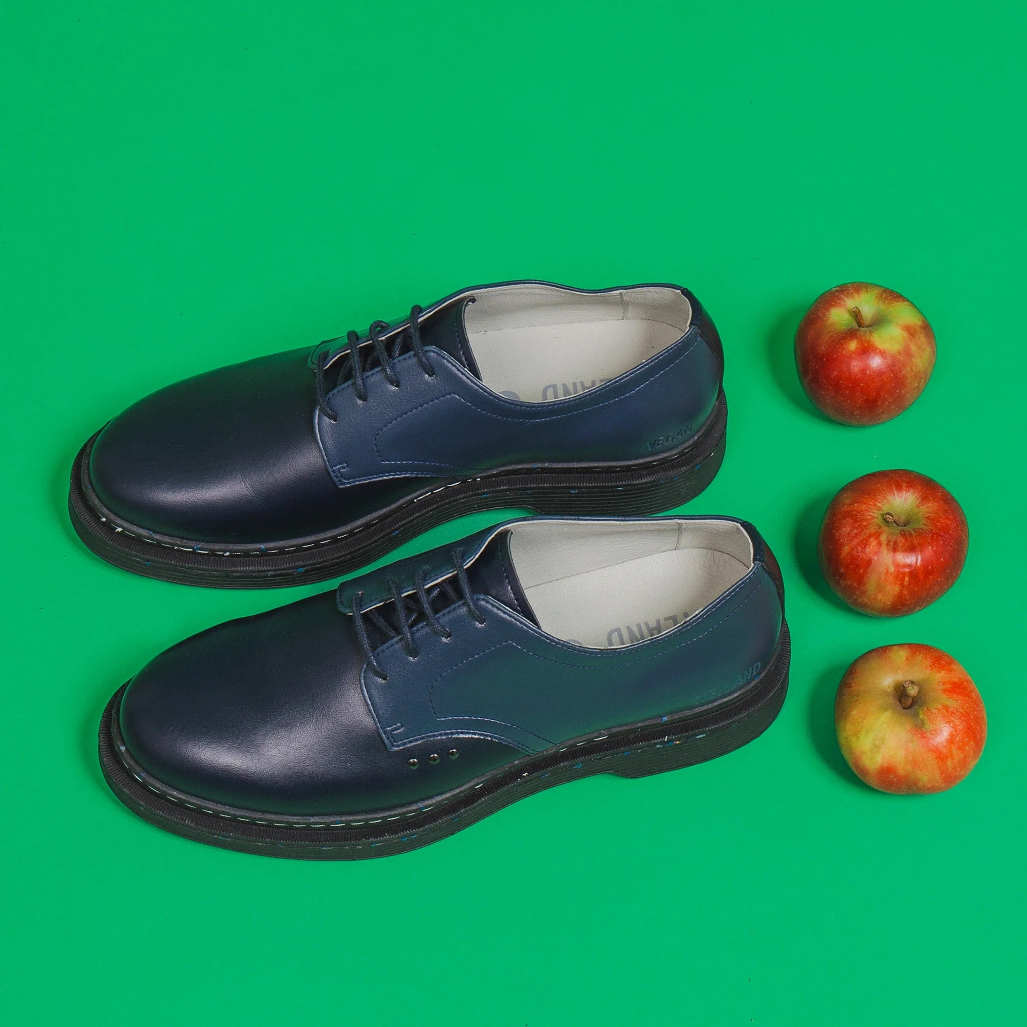 Me.Land Lander derby vegan cuir pomme bleu noir