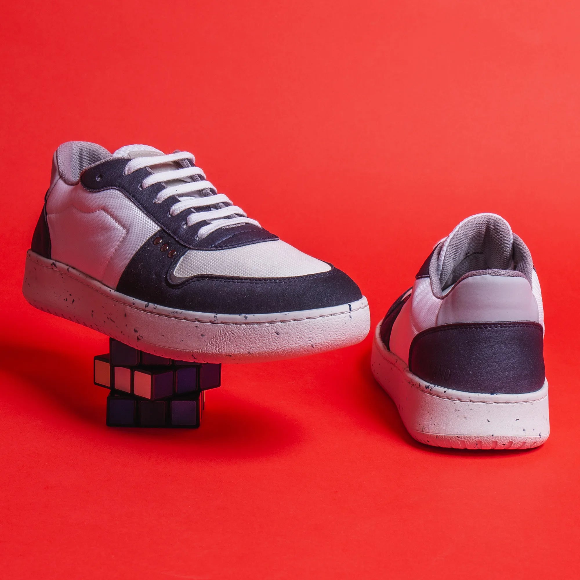 Me.Land Evan baskets vegan blanc bleu marine recyclées