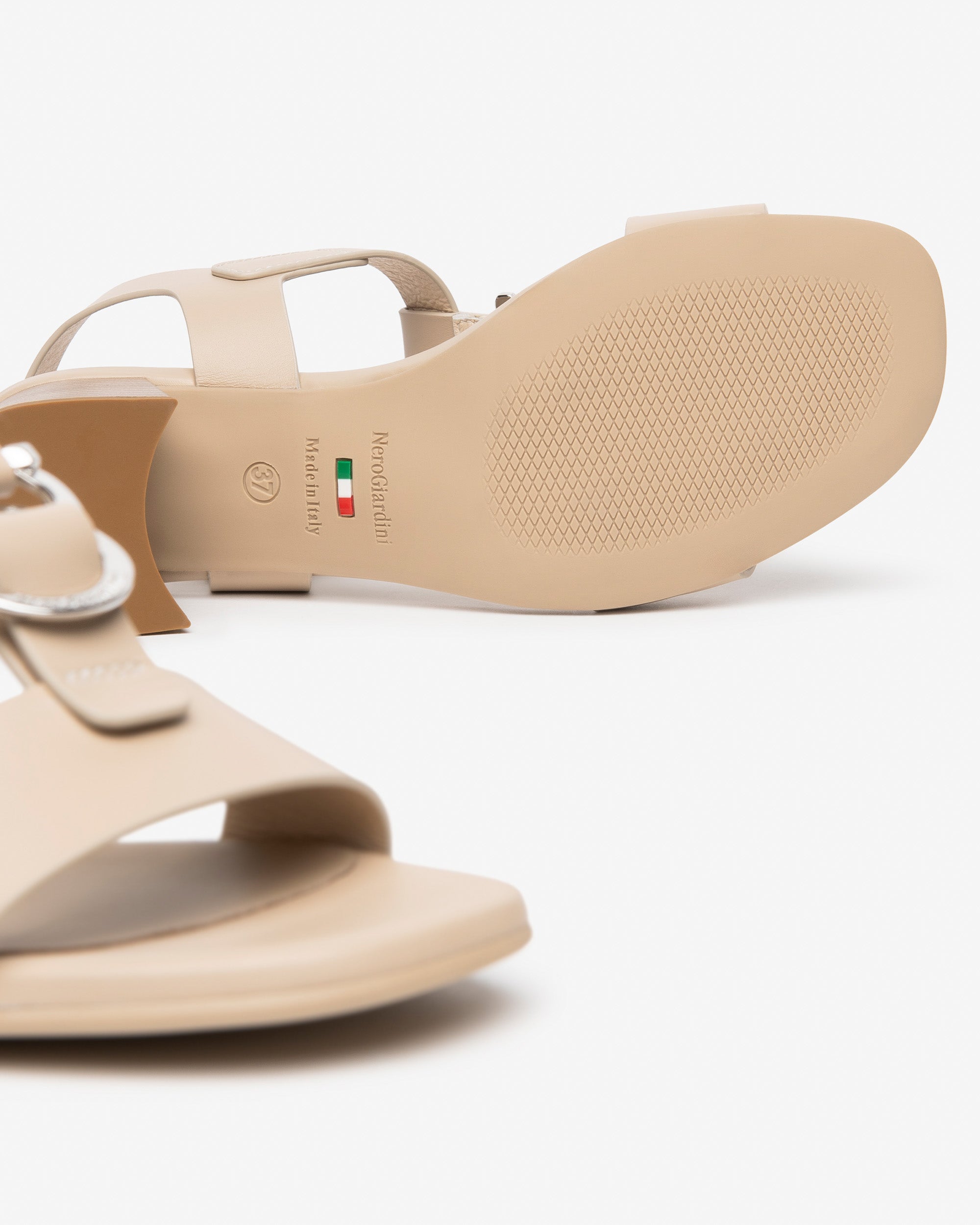 Nero Giardini Sandals sandales cuir femme 38 été