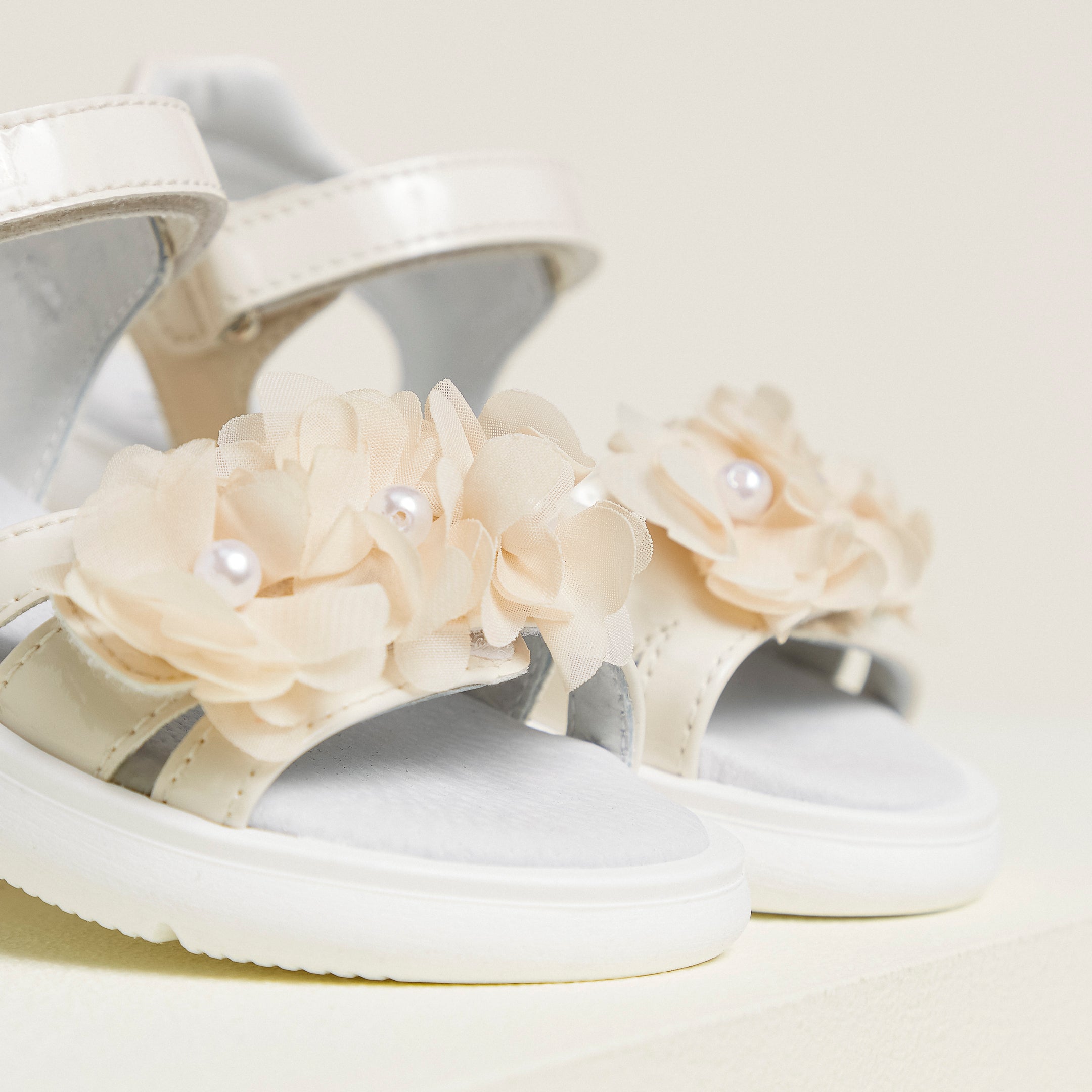 Nero Giardini Sandals sandales fille cuir tissu 25-30