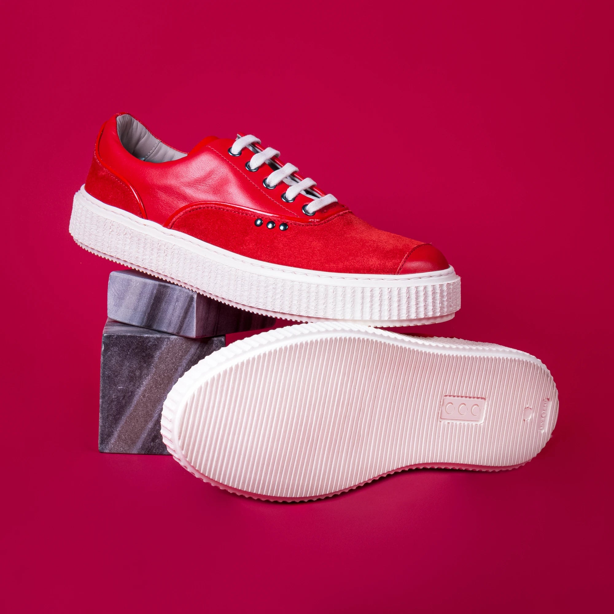 Me.Land Meaker baskets cuir daim rouge éthiques