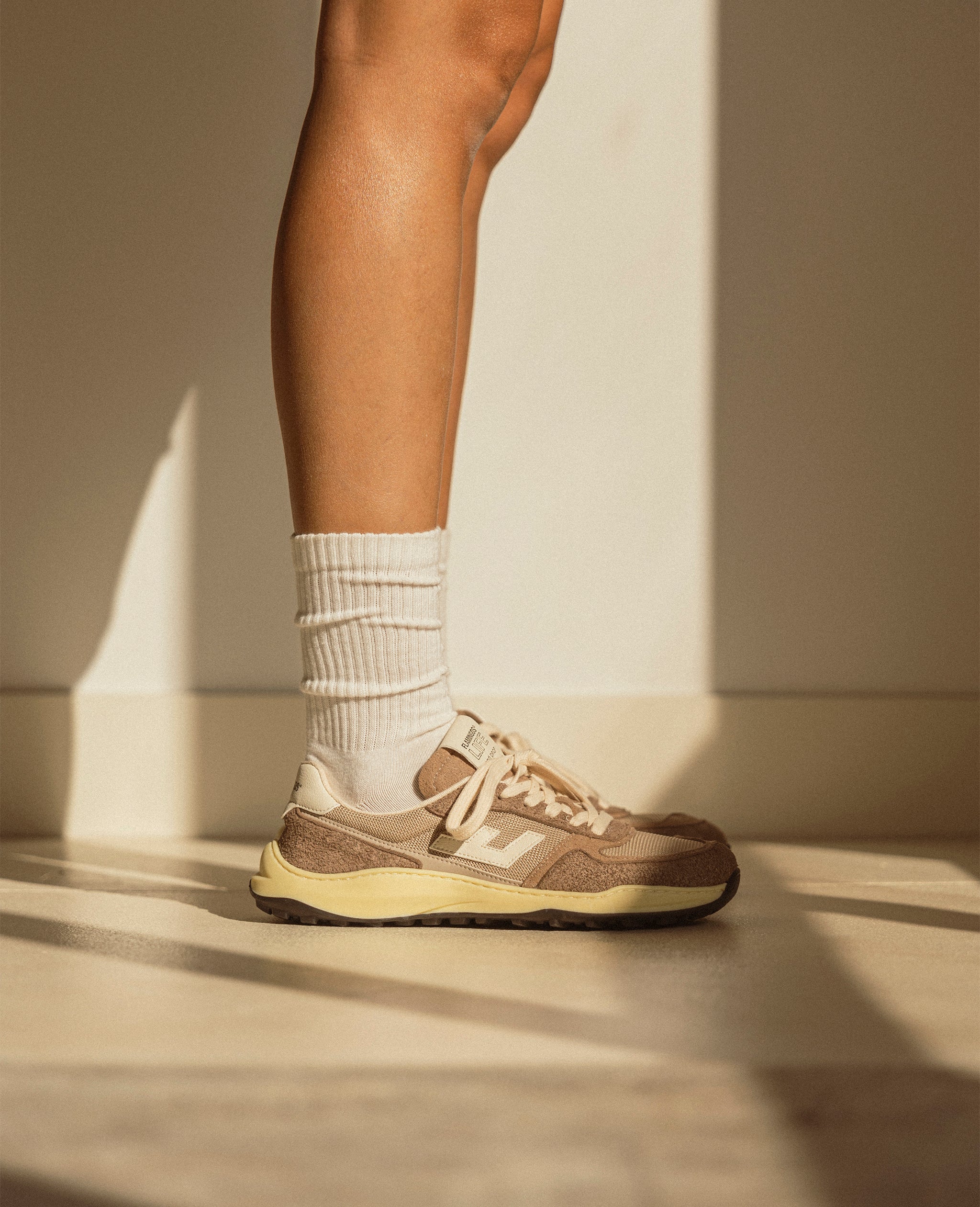 Flamingos Life Zero Drop Taupe Vanilla sneakers barefoot beige