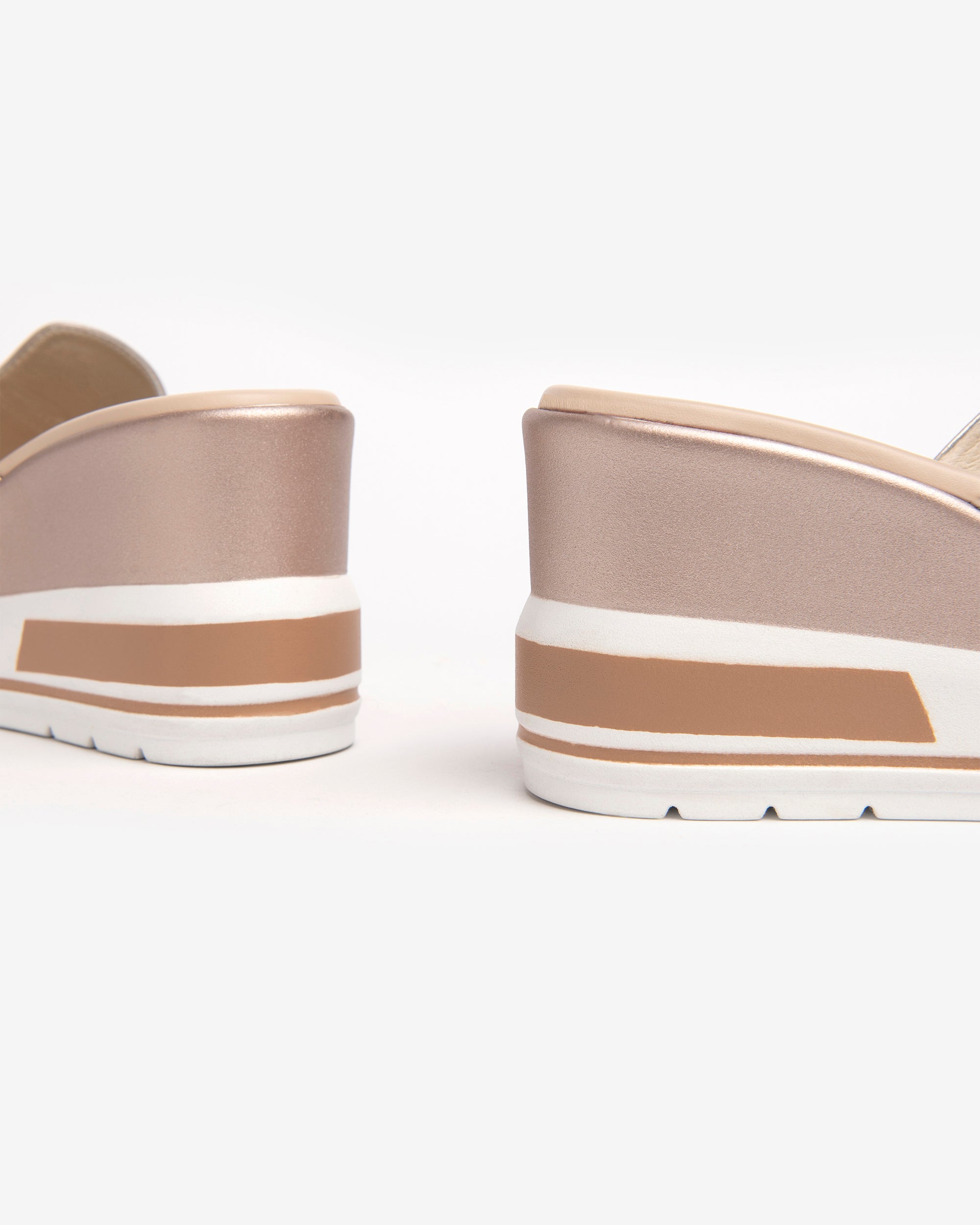 Nero Giardini Slippers mules cuir femme compensées
