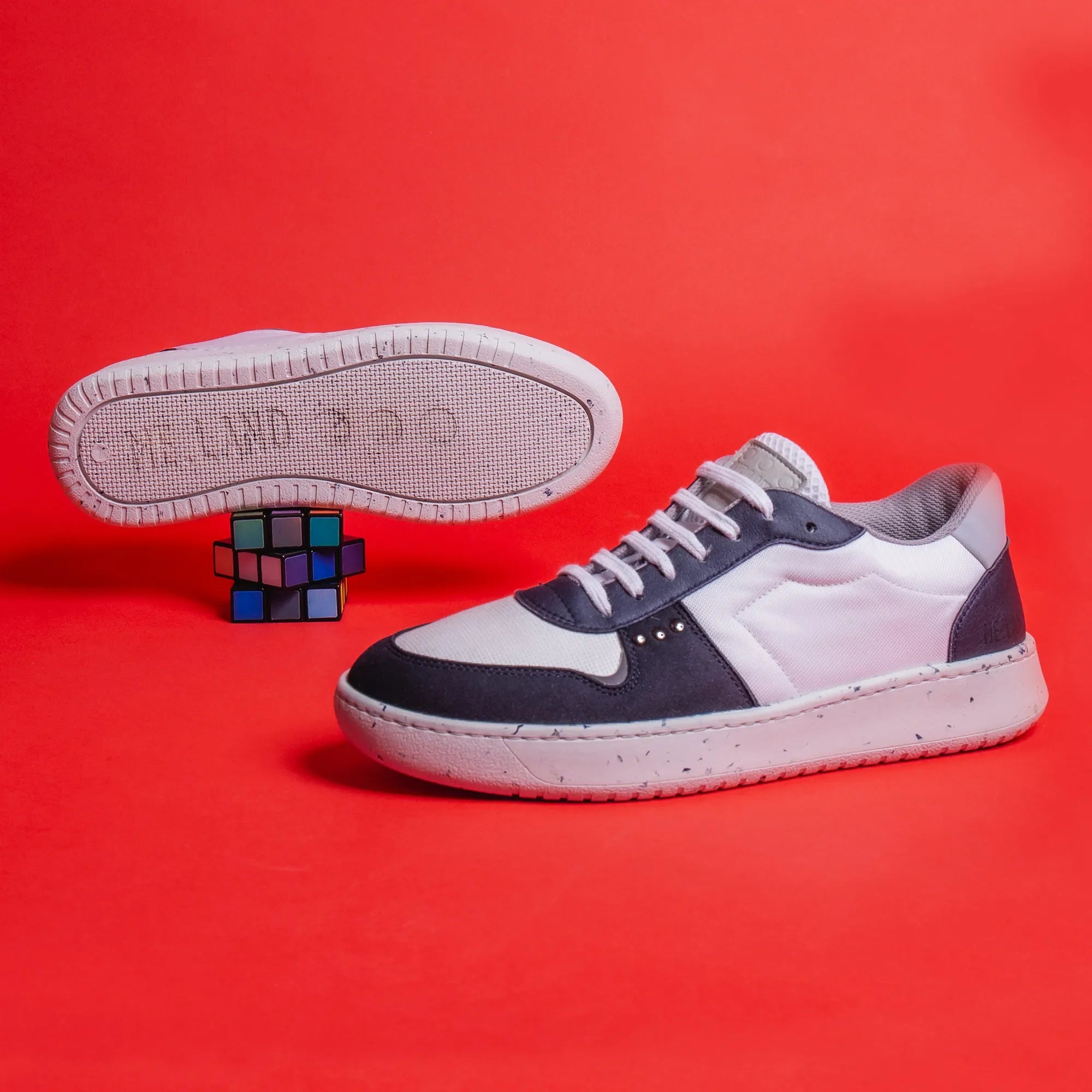 Me.Land Evan baskets vegan blanc bleu marine recyclées