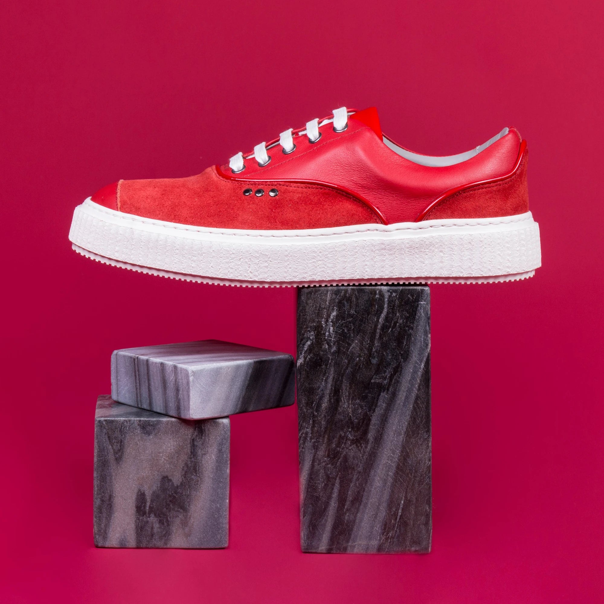 Me.Land Meaker baskets cuir daim rouge éthiques