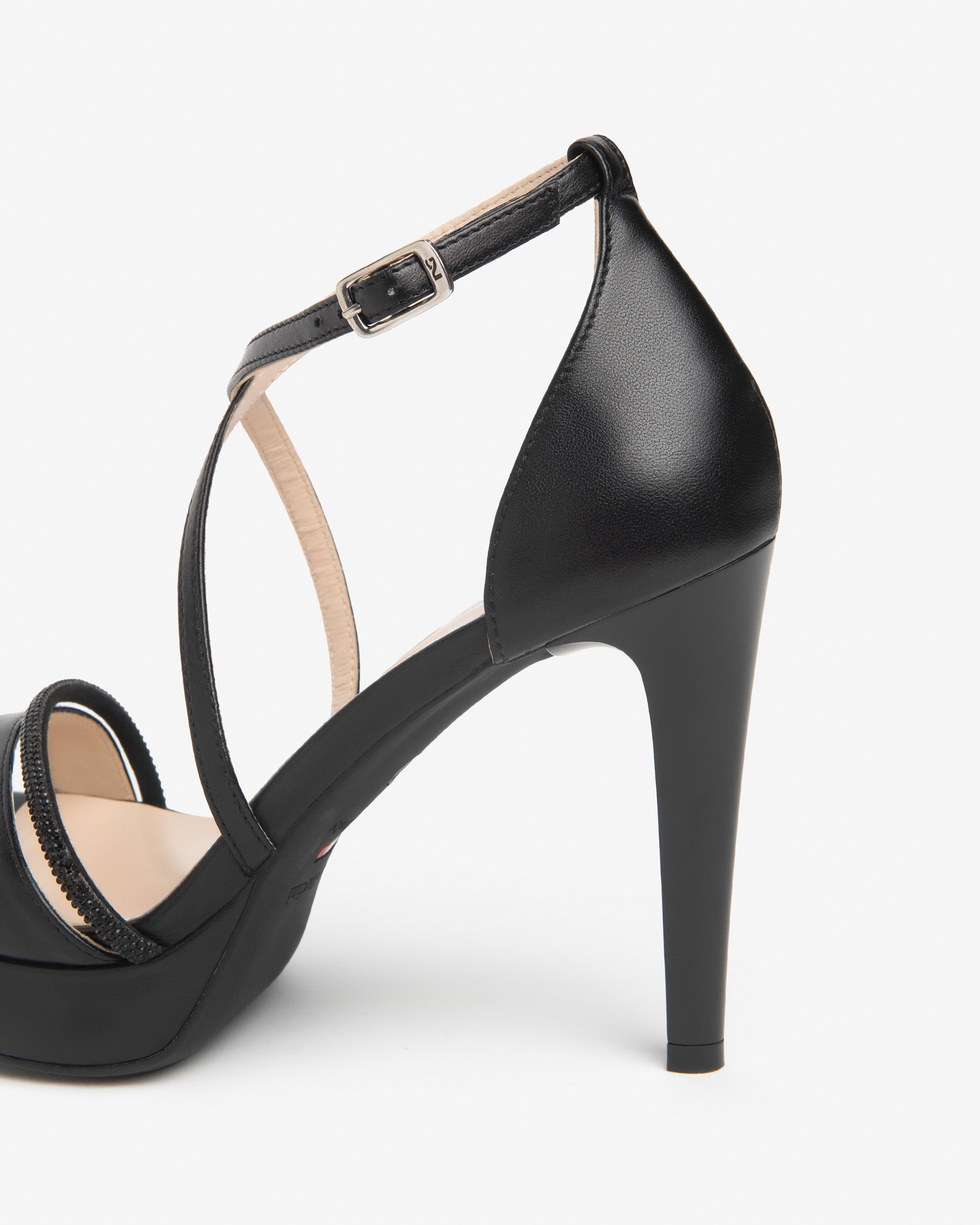 Nero Giardini Sandals sandales cuir femme élégantes