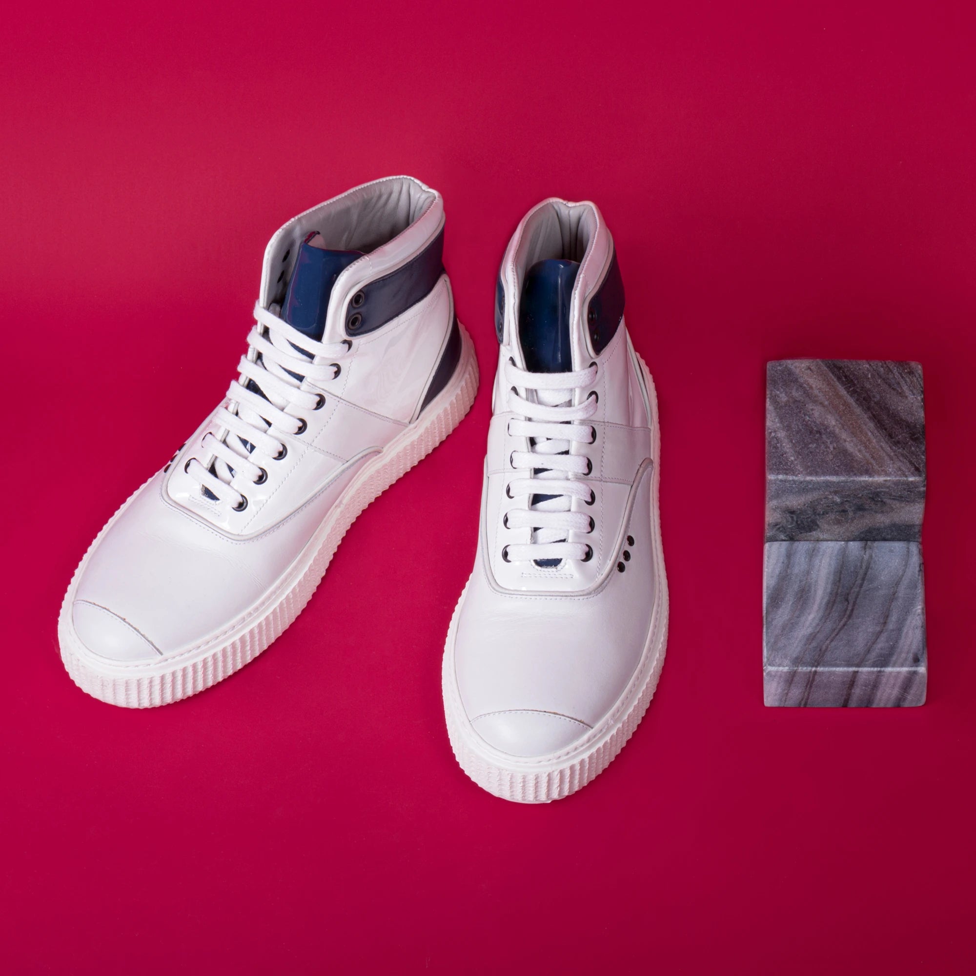 Me.Land Heaker basket montante cuir blanc et bleu