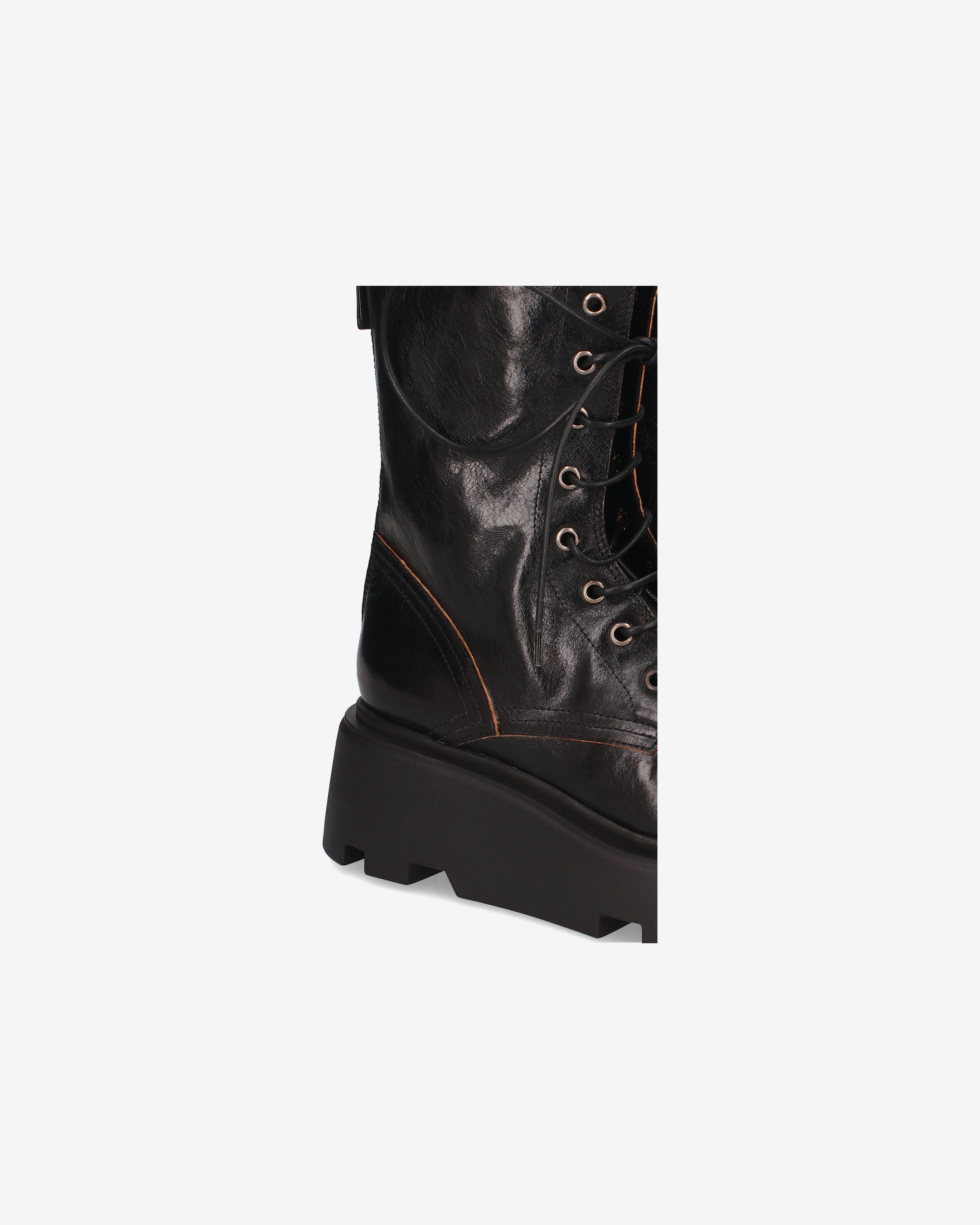 Premiata mocassins femme cuir noir semelle crantée
