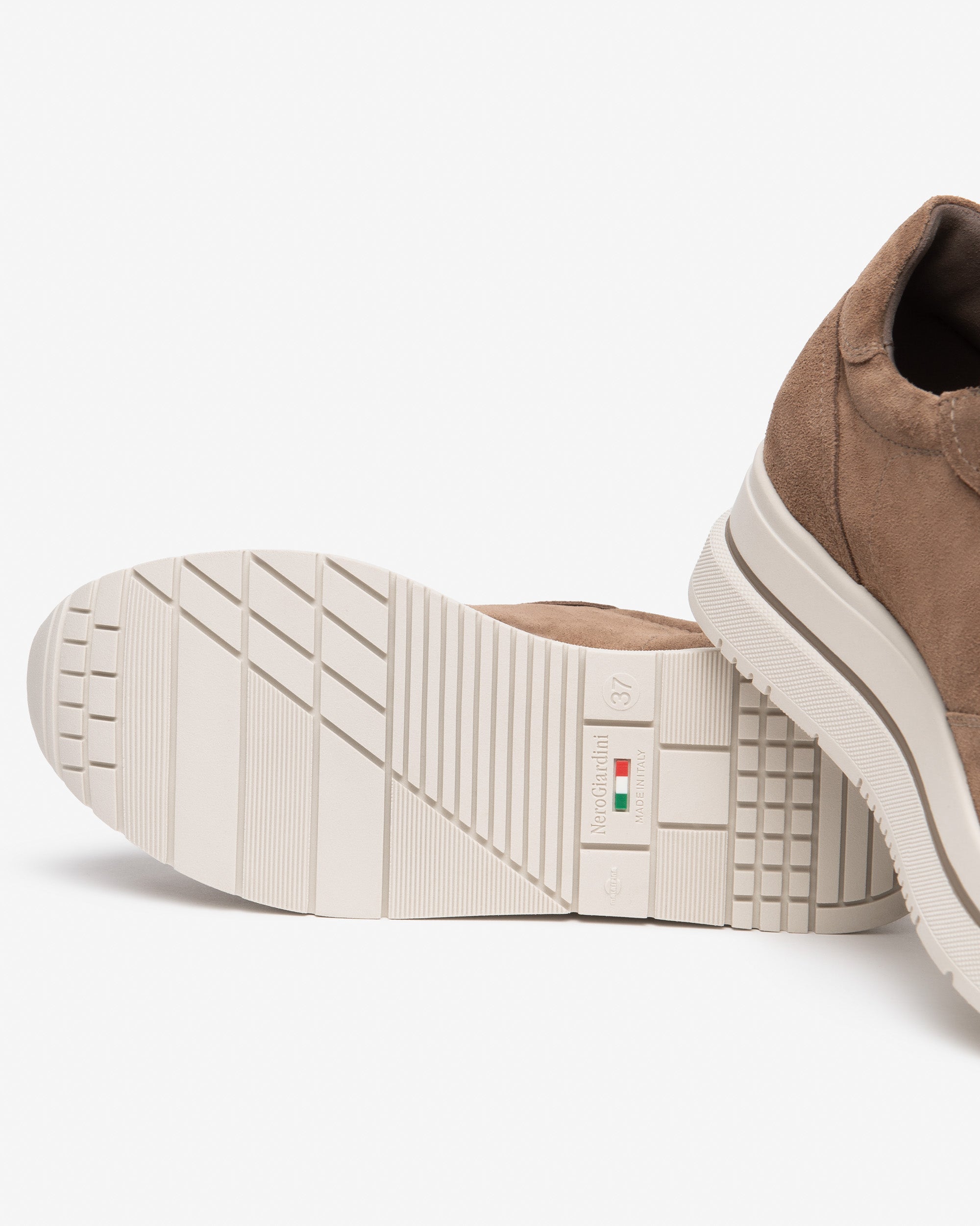 Nero Giardini Sneakers baskets daim femme plateforme 45 mm