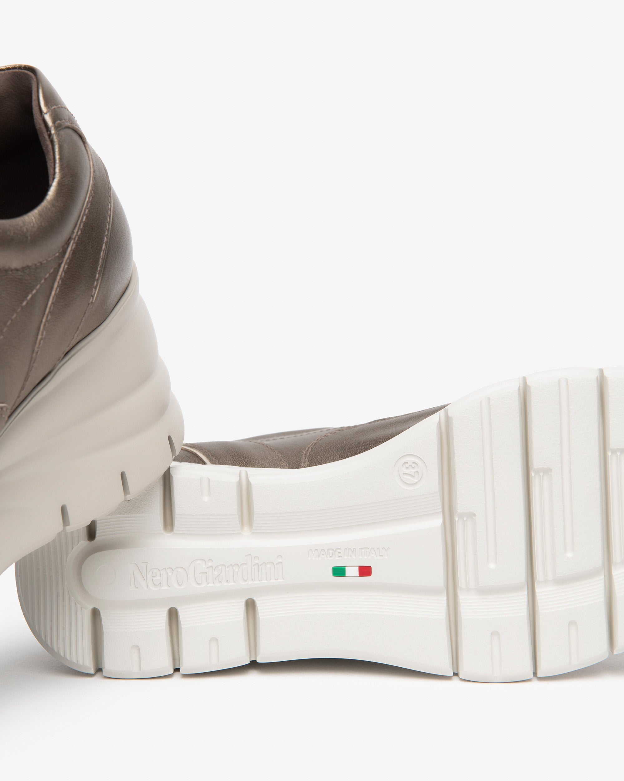 Nero Giardini Sneakers cuir femme compensées zip