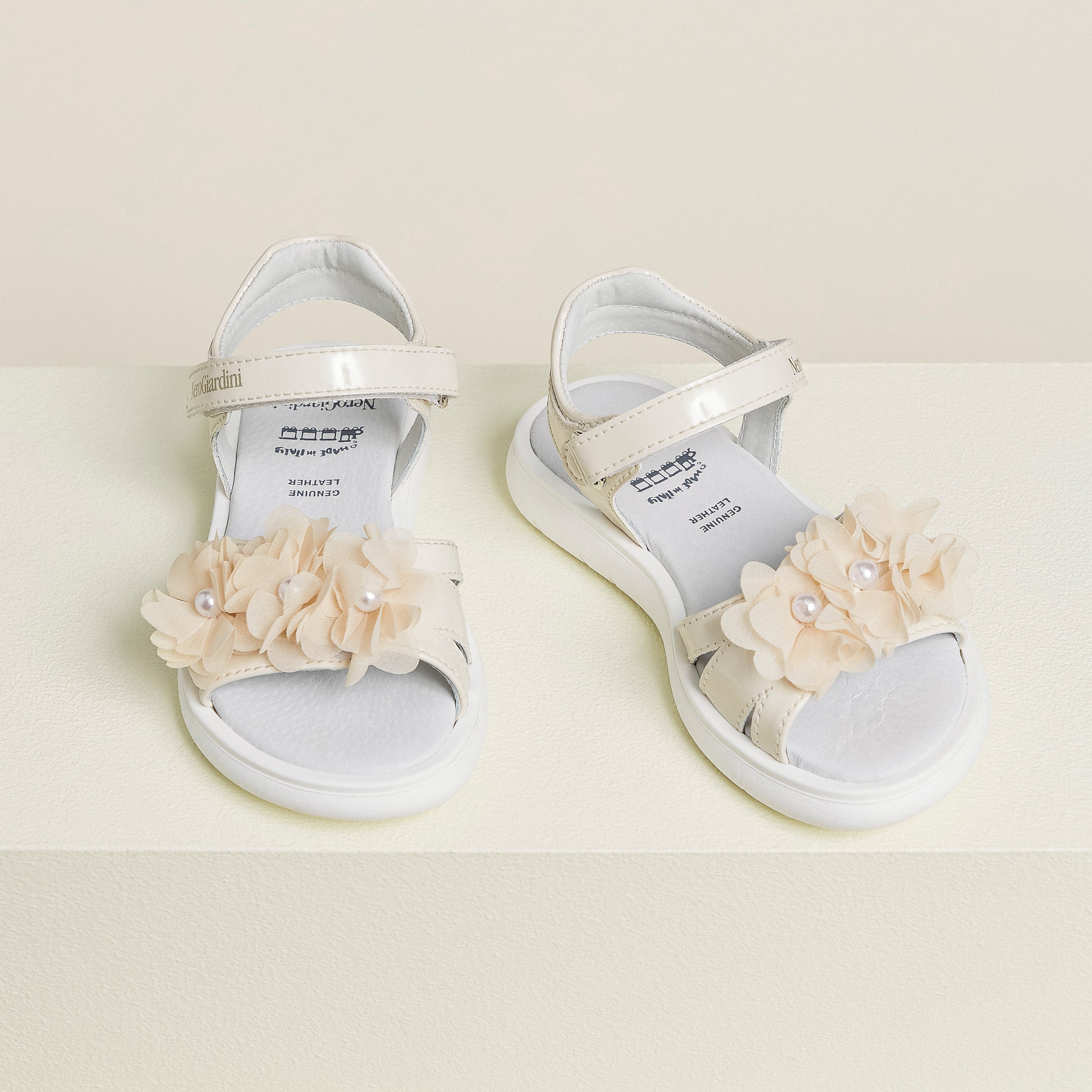 Nero Giardini Sandals sandales fille cuir tissu 25-30