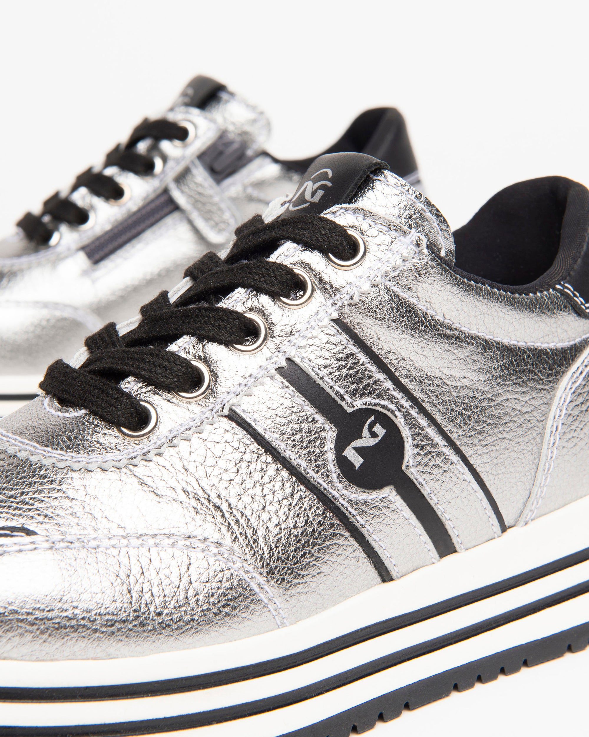 Nero Giardini Sneakers baskets cuir laminé fille plateforme