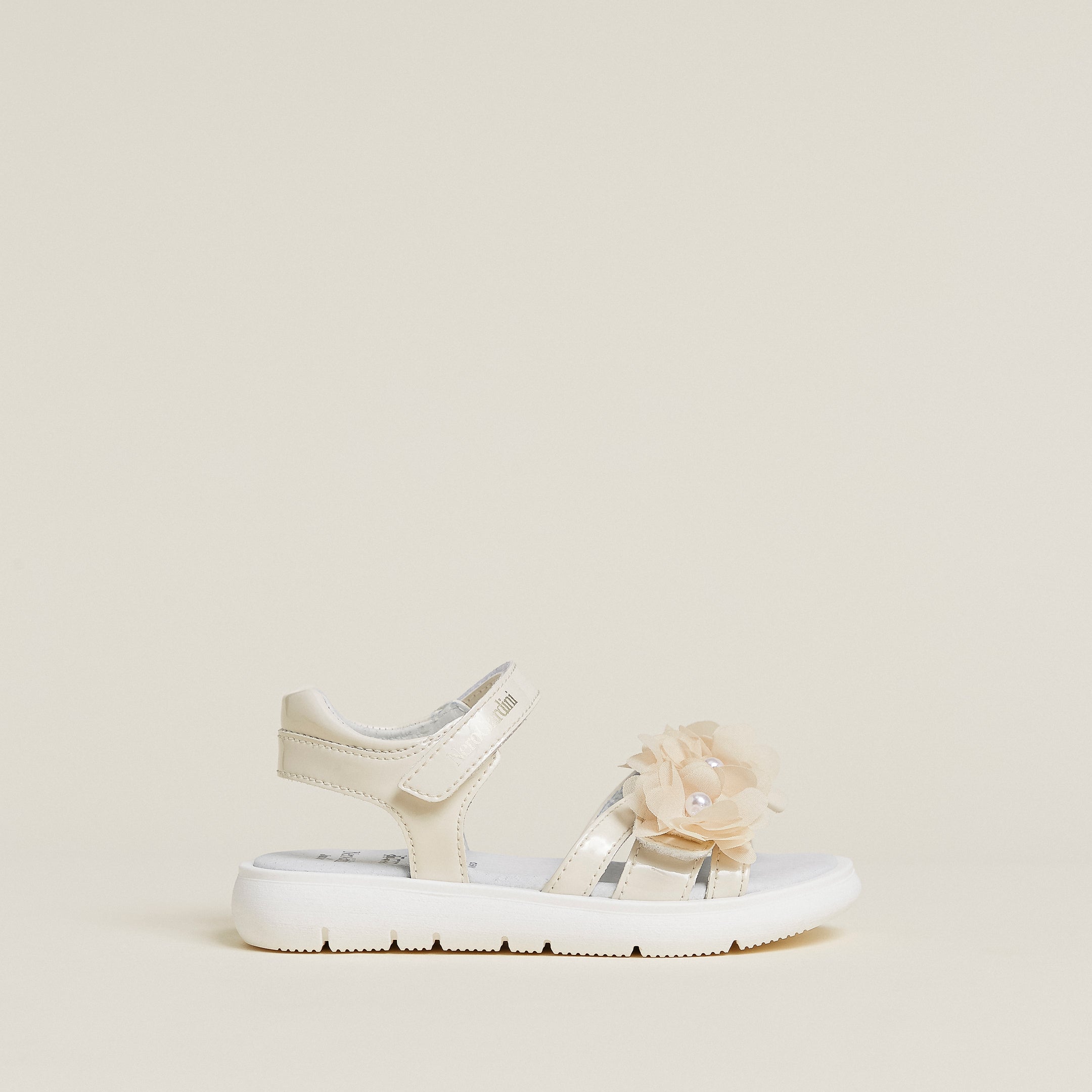 Nero Giardini Sandals sandales fille cuir tissu 25-30