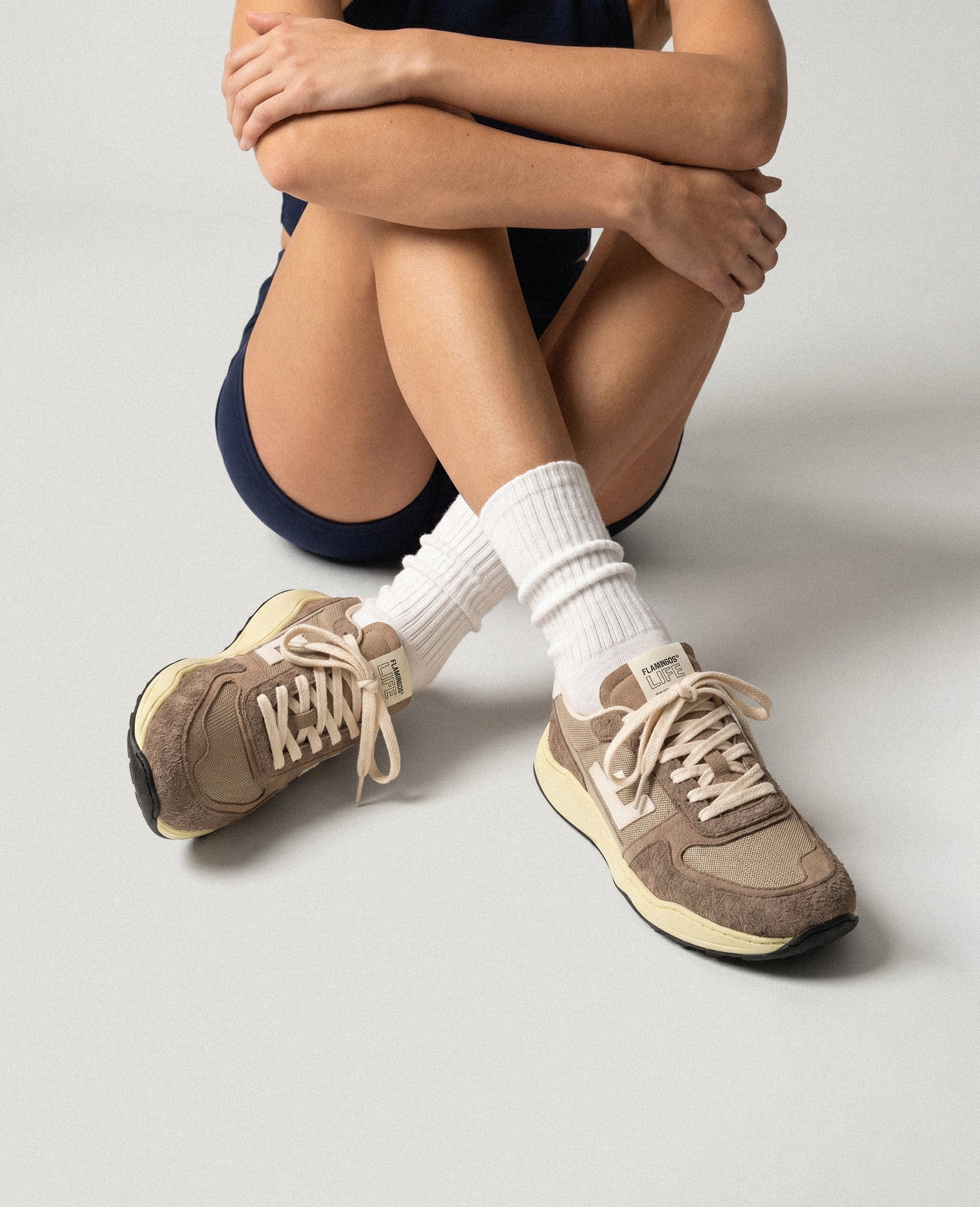 Flamingos Life Zero Drop Taupe Vanilla sneakers barefoot beige
