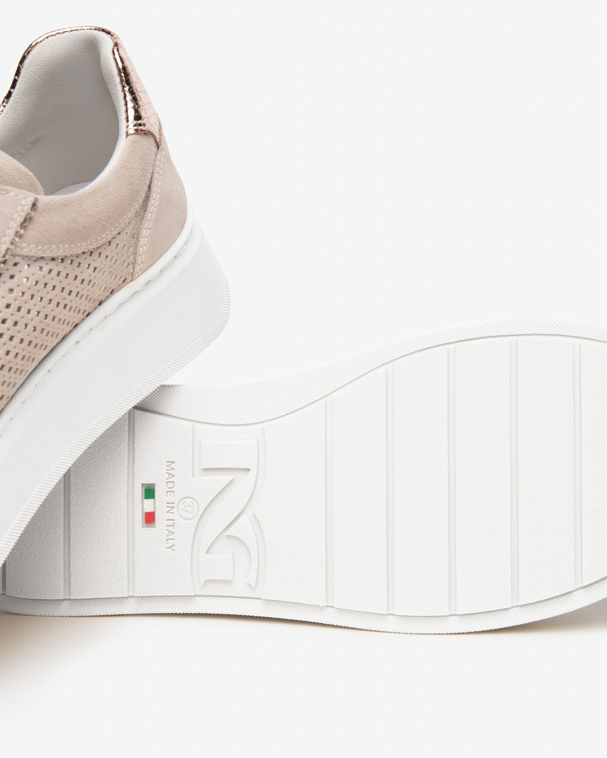 Nero Giardini Sneakers baskets daim femme 38