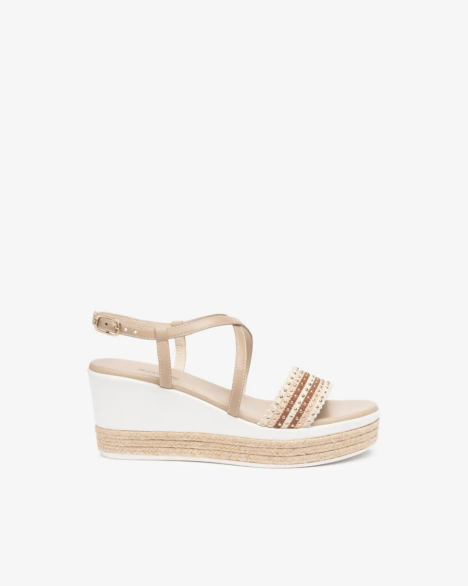 Nero Giardini Sandals cuir compensée cloutée femme