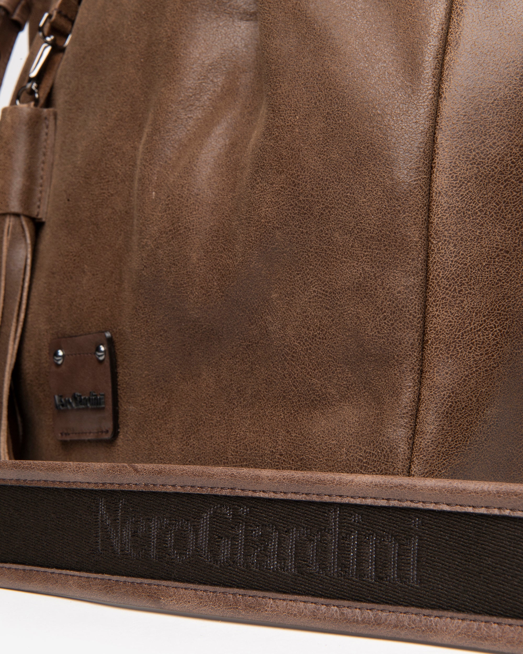 Nero Giardini Shopping cabas cuir femme pompon