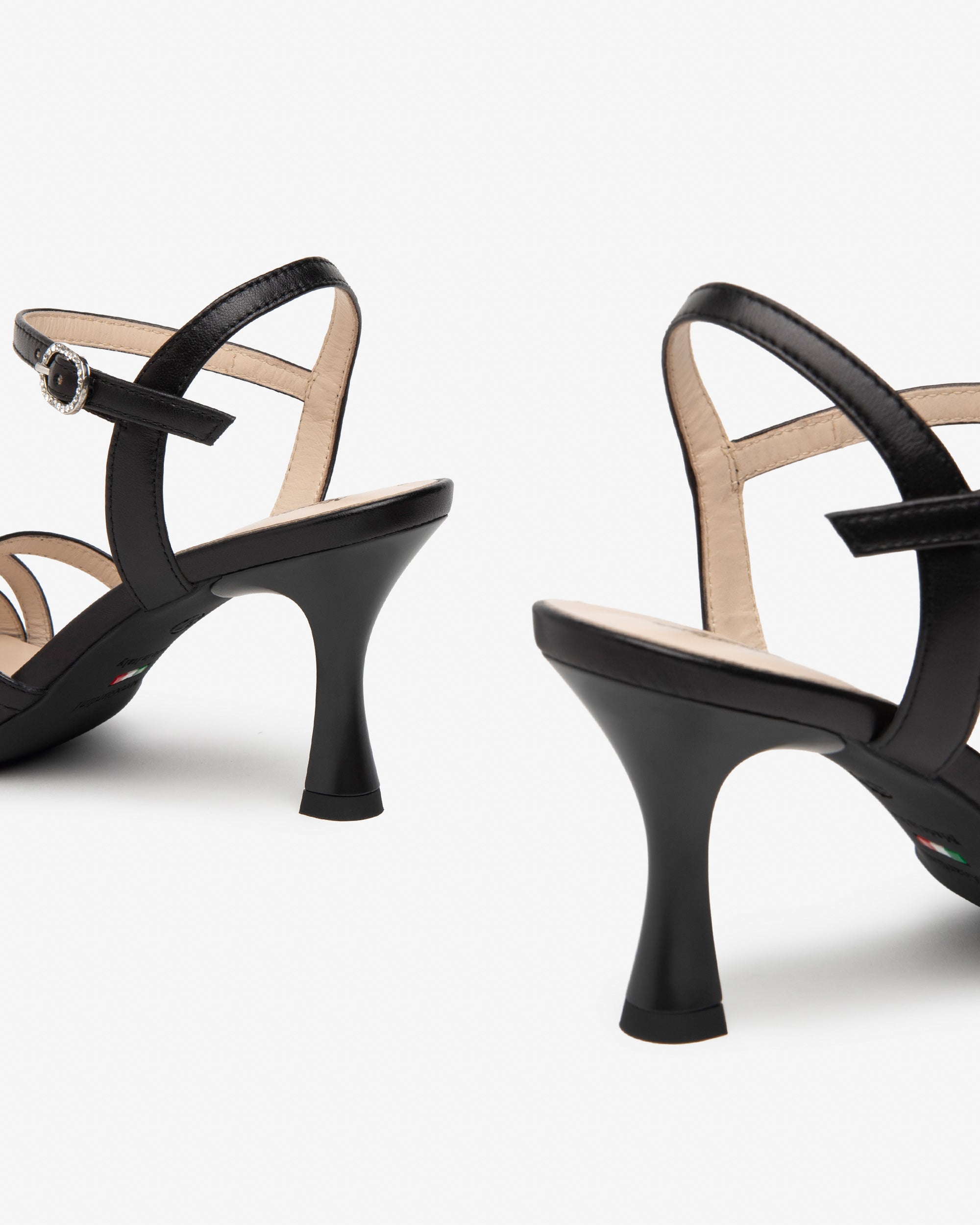 Nero Giardini Sandals sandales cuir femme élégantes