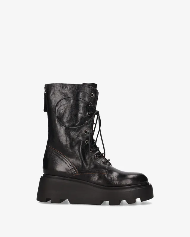 Premiata mocassins femme cuir noir semelle crantée