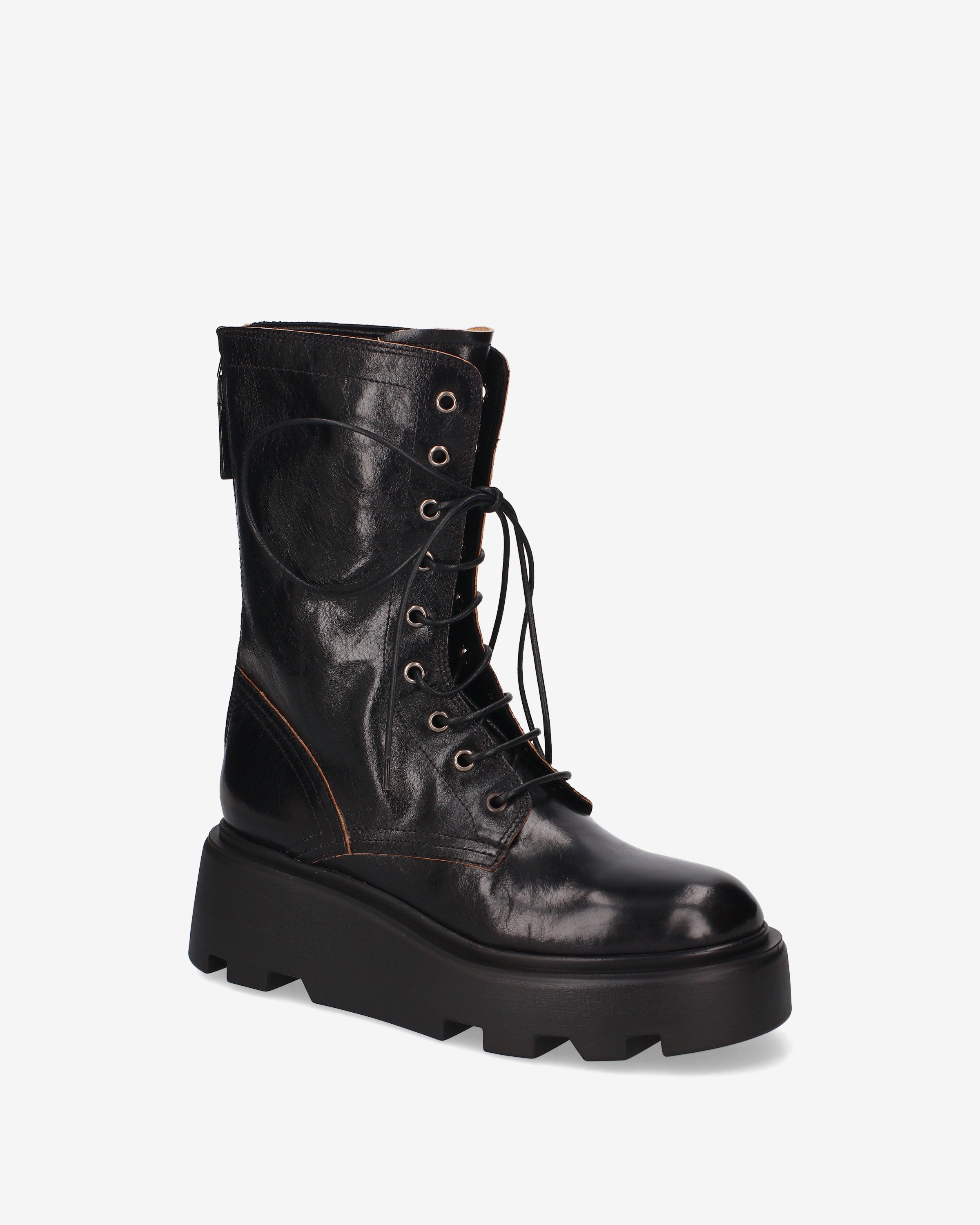 Premiata mocassins femme cuir noir semelle crantée