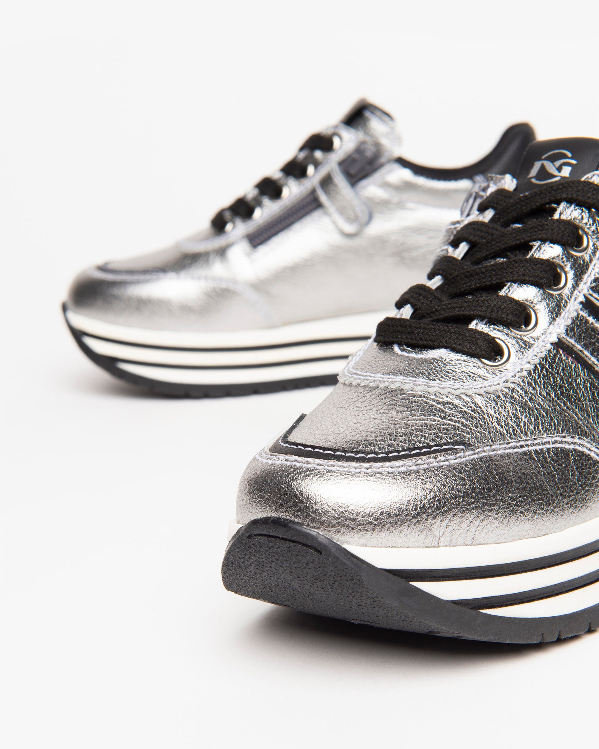 Nero Giardini Sneakers baskets cuir laminé fille plateforme